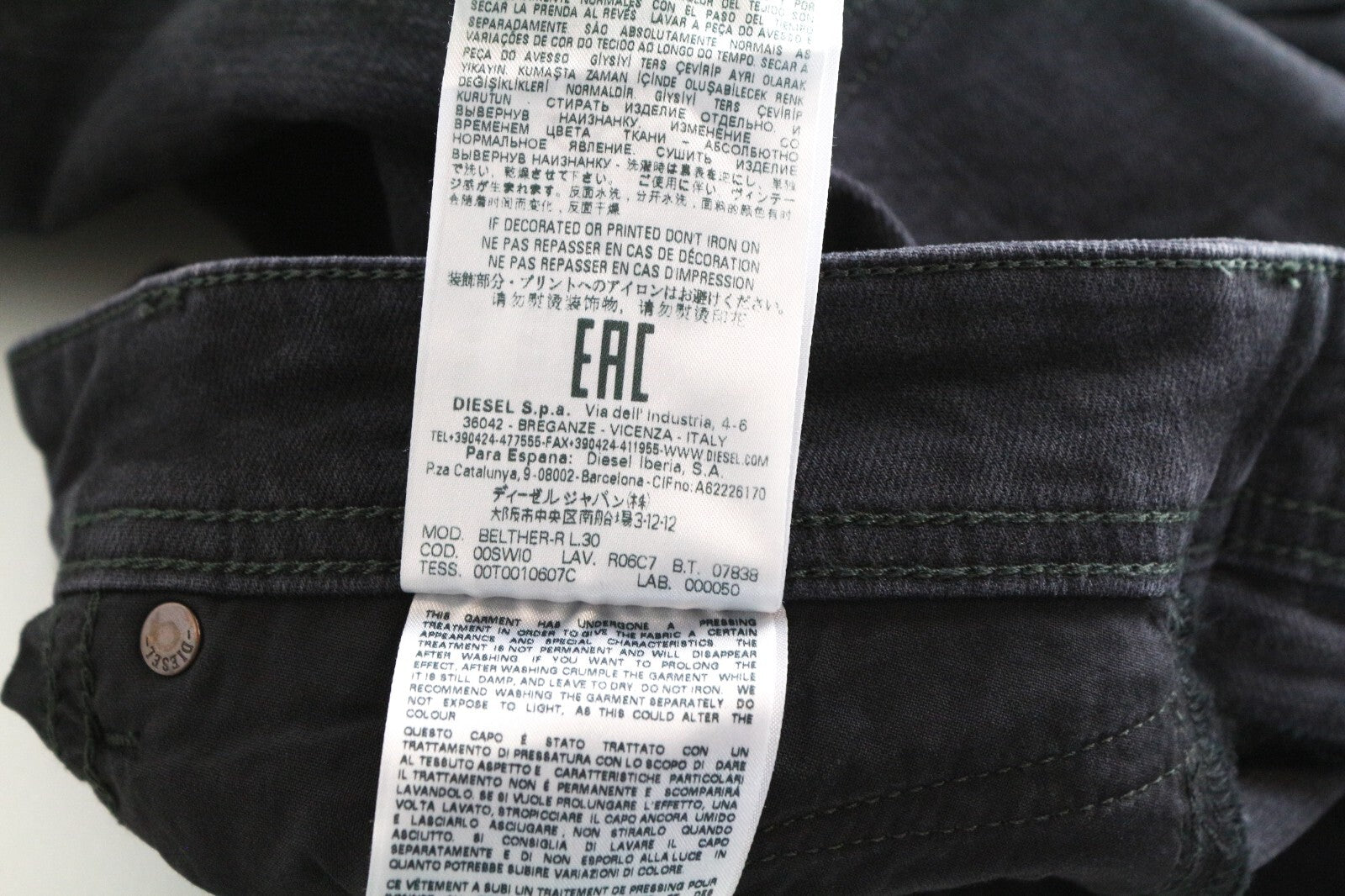 DIESEL Belther-R R06C7 vyriški džinsai W33/L30 Slim Tapered Black washed Stretch 