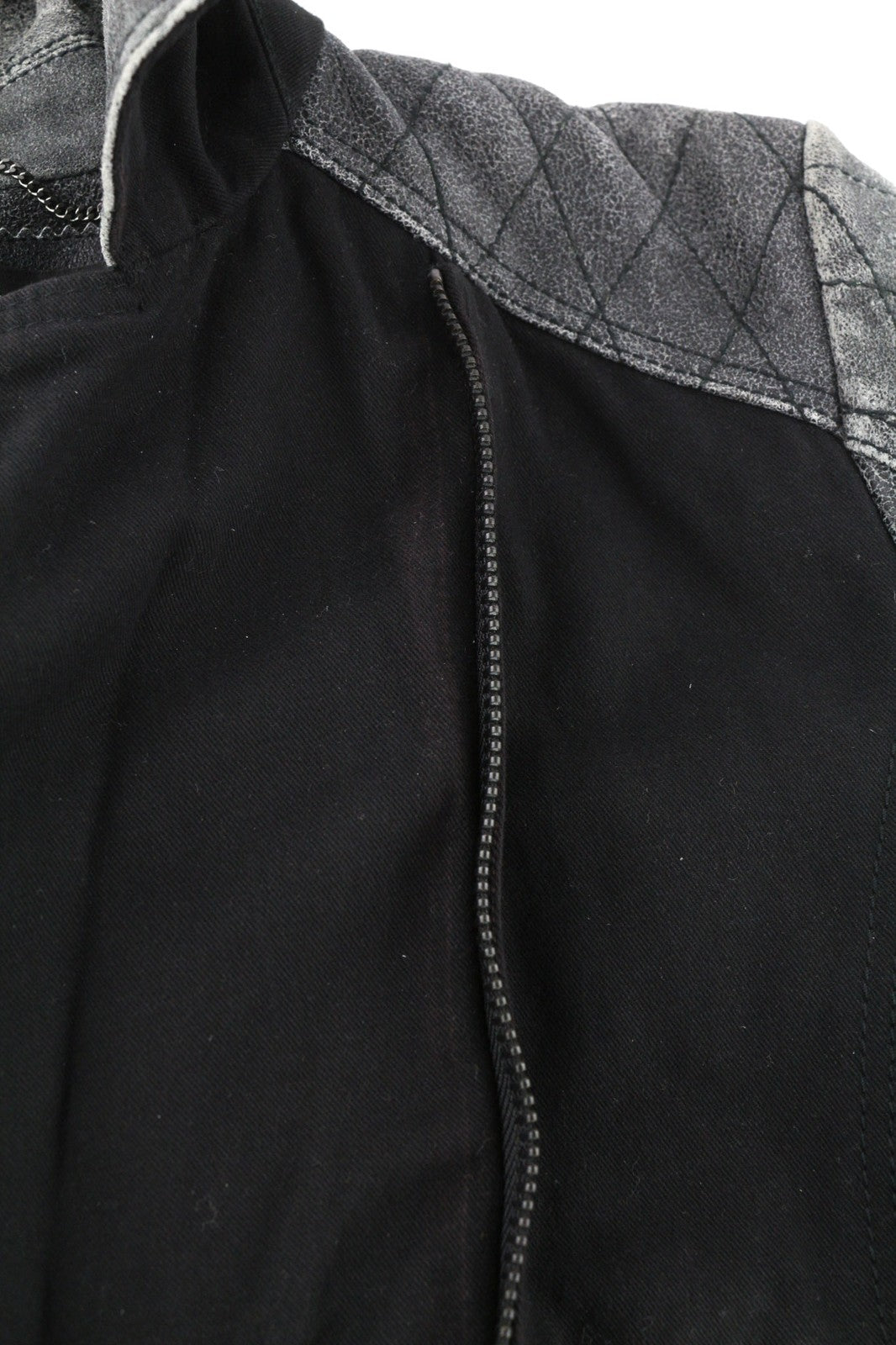 DIESEL L-Dada-A moteriška striukė S, juoda, asimetriška iš skalbtos ožkos odos, rekomenduojama kaina – 410 € 