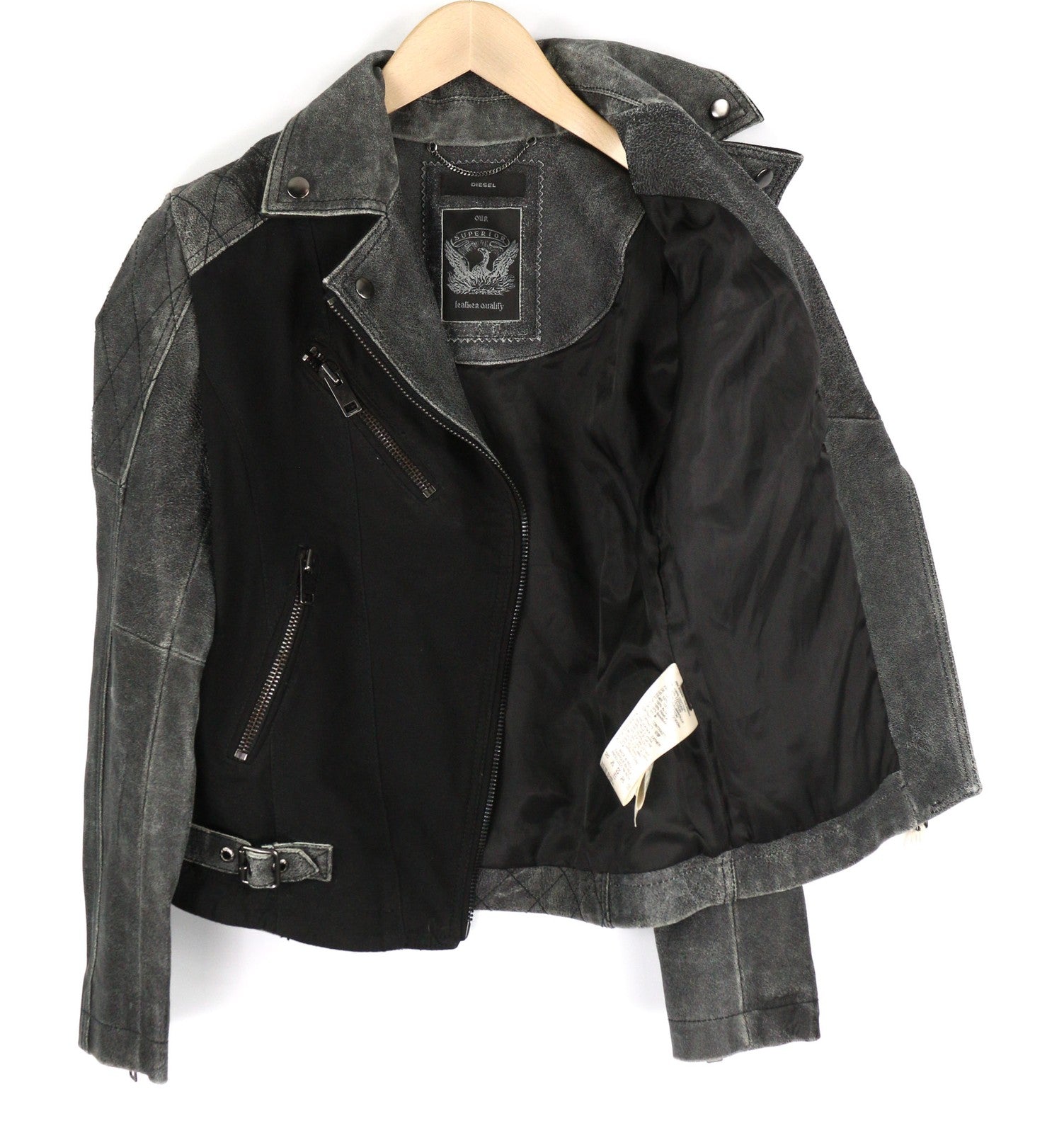 DIESEL L-Dada-A moteriška striukė S, juoda, asimetriška iš skalbtos ožkos odos, rekomenduojama kaina – 410 € 