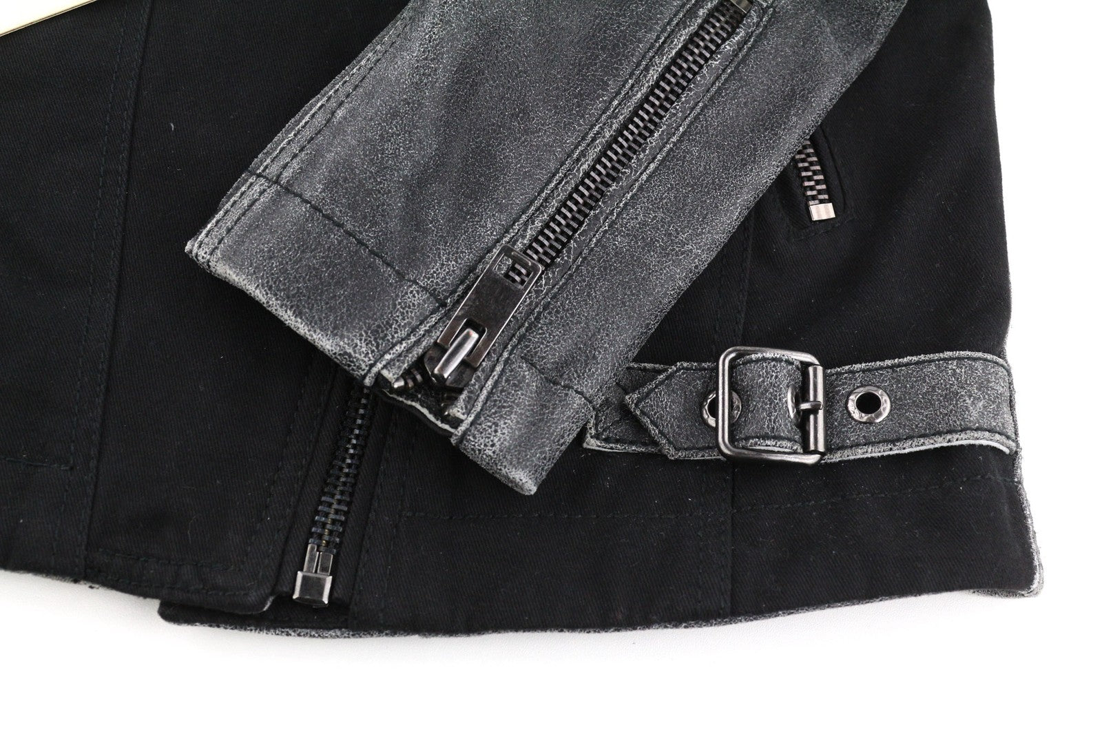 DIESEL L-Dada-A moteriška striukė S, juoda, asimetriška iš skalbtos ožkos odos, rekomenduojama kaina – 410 € 