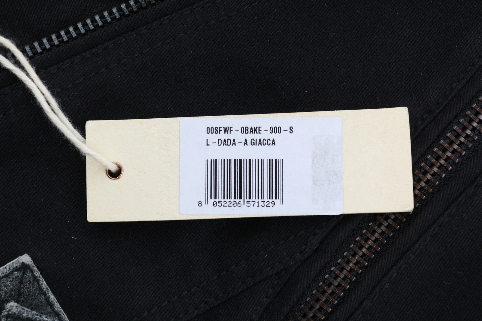 DIESEL L-Dada-A moteriška striukė S, juoda, asimetriška iš skalbtos ožkos odos, rekomenduojama kaina – 410 € 