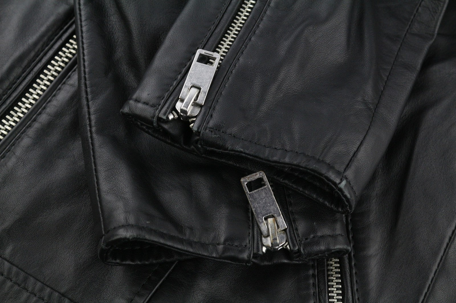 DIESEL L-Marton vyriška striukė S, juoda, odinė, su juostele, užtrauktuku, lengva. 