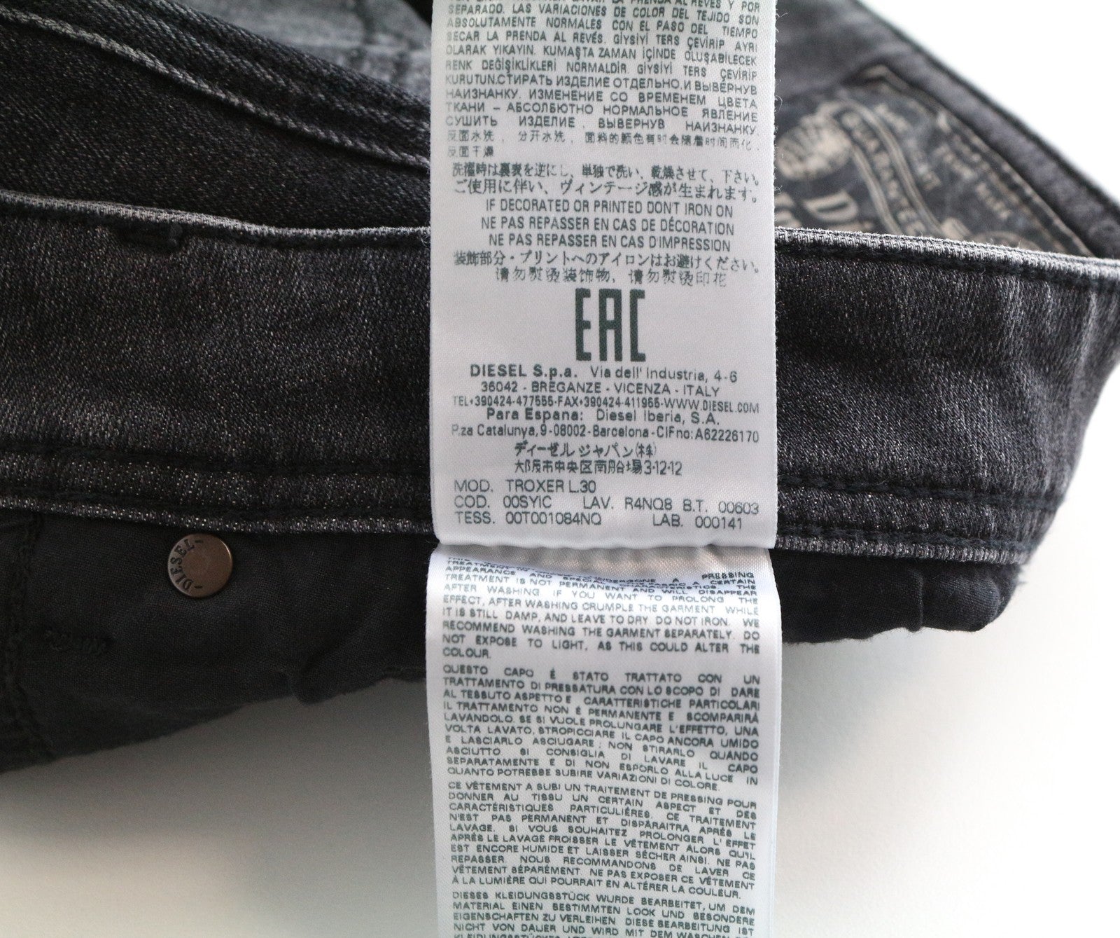 DIESEL Troxer R4NQ8 vyriški džinsai W31/L30 pilki, aptempti, medvilniniai. 