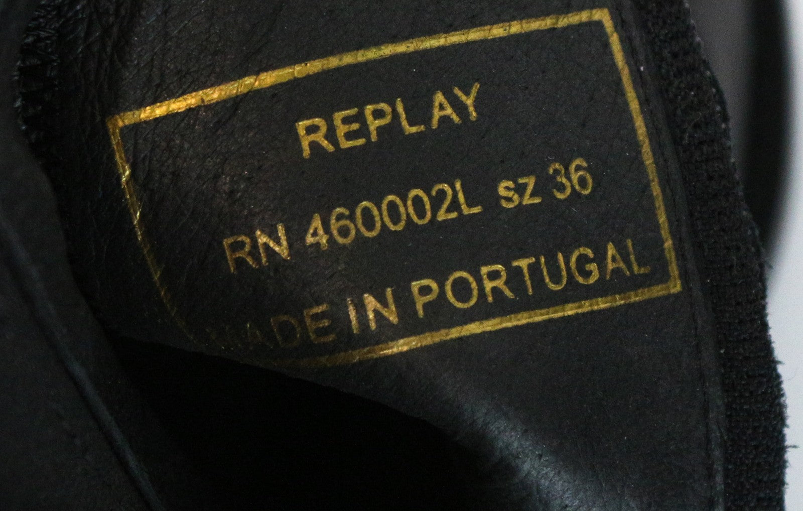 REPLAY moteriški batai, 36 dydis, juodi, dygliuoti, smailūs aulinukai iki kulkšnių, rekomenduojama kaina – 230 € 