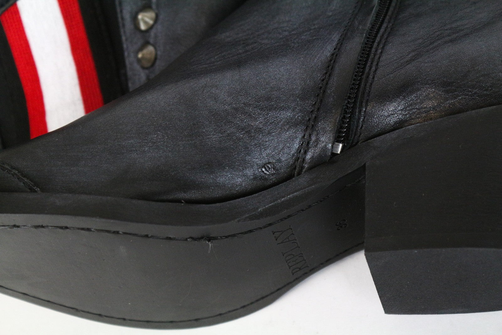 REPLAY moteriški batai, 36 dydis, juodi, dygliuoti, smailūs aulinukai iki kulkšnių, rekomenduojama kaina – 230 € 