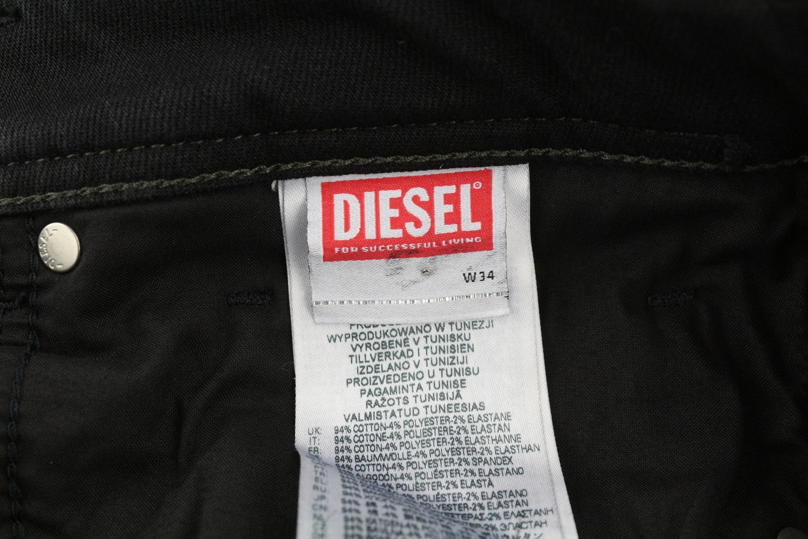 DIESEL 1979 Sleenker E09ID vyriški džinsai W34/L32 ploni dengti džinsai su blizgiu užtrauktuku, juodi, rekomenduojama kaina – 225 € 