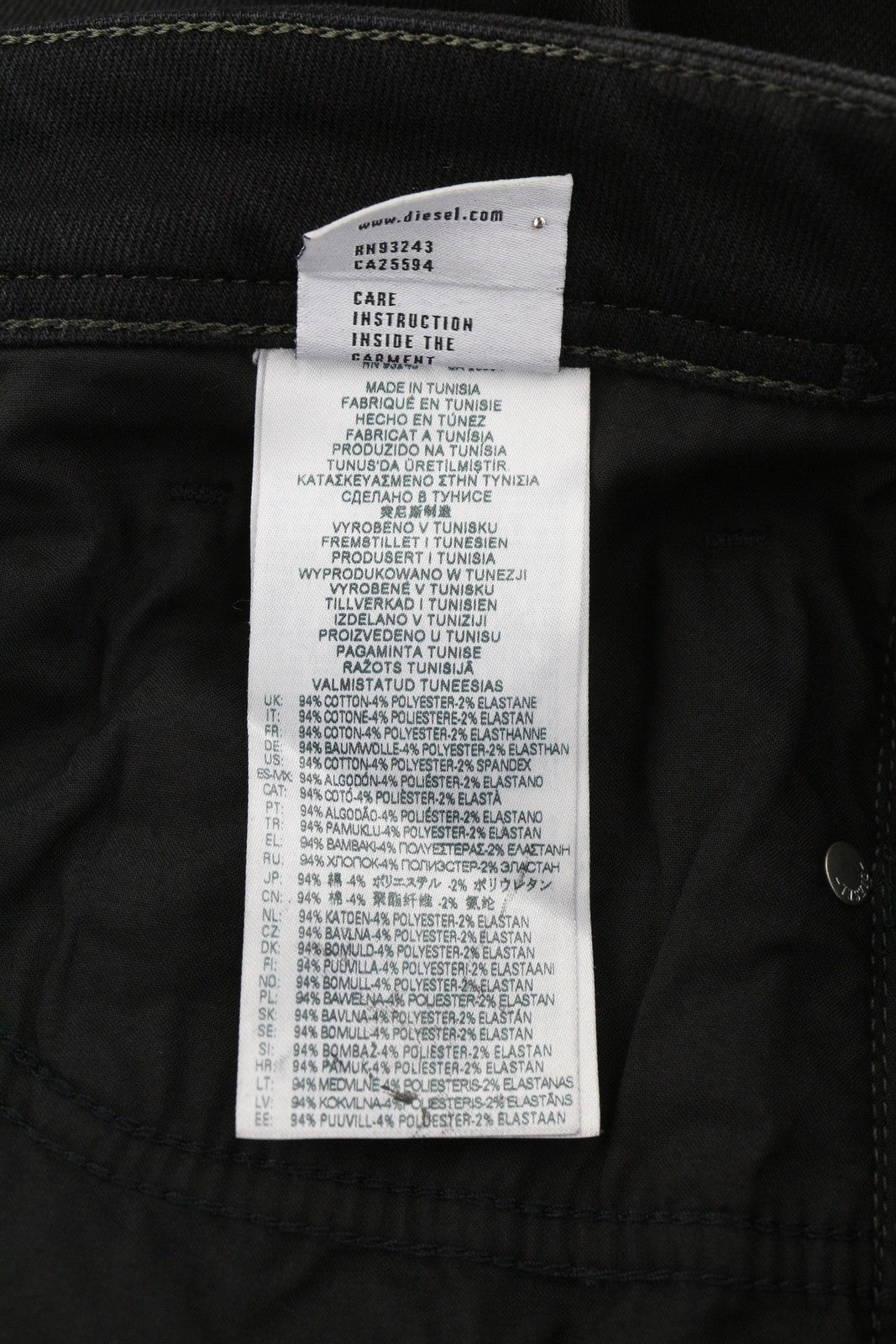 DIESEL 1979 Sleenker E09ID vyriški džinsai W34/L32 ploni dengti džinsai su blizgiu užtrauktuku, juodi, rekomenduojama kaina – 225 € 