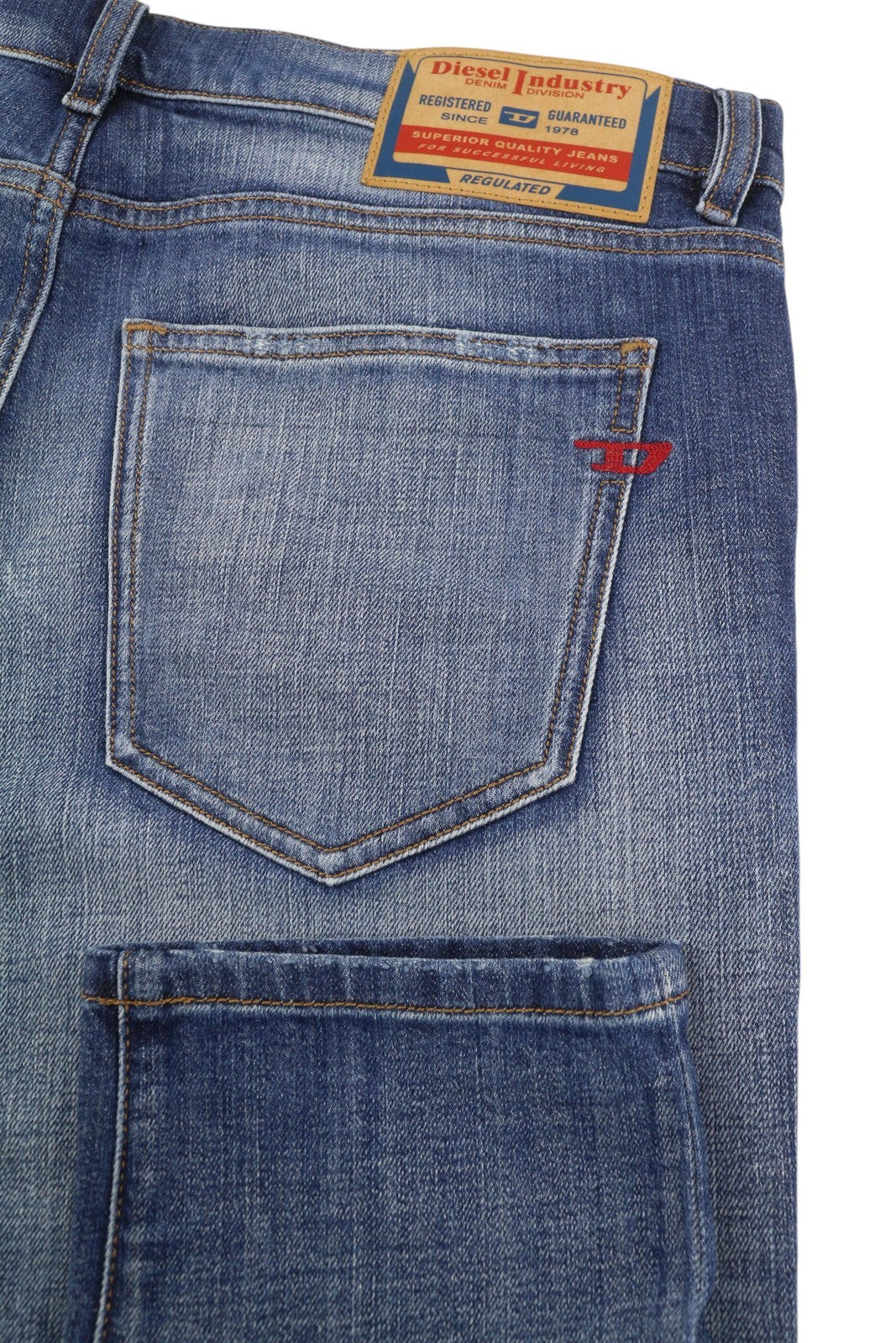 DIESEL 2019 D-Strukt 0DQAE vyriški džinsai W32/L32 Slim Zip Fly Fly Fade Effect RRP 175 € 