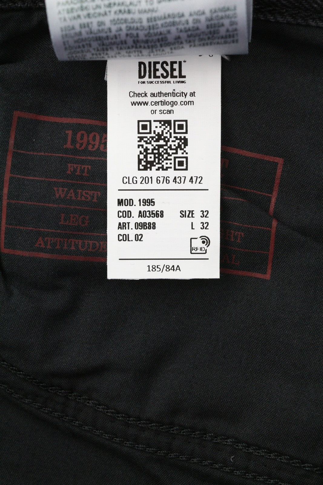 DIESEL 1995 D-SARK 09B88 vyriški džinsai W32/L32 Slim tiesūs skalbtos juodos spalvos, rekomenduojama kaina – 185 € 