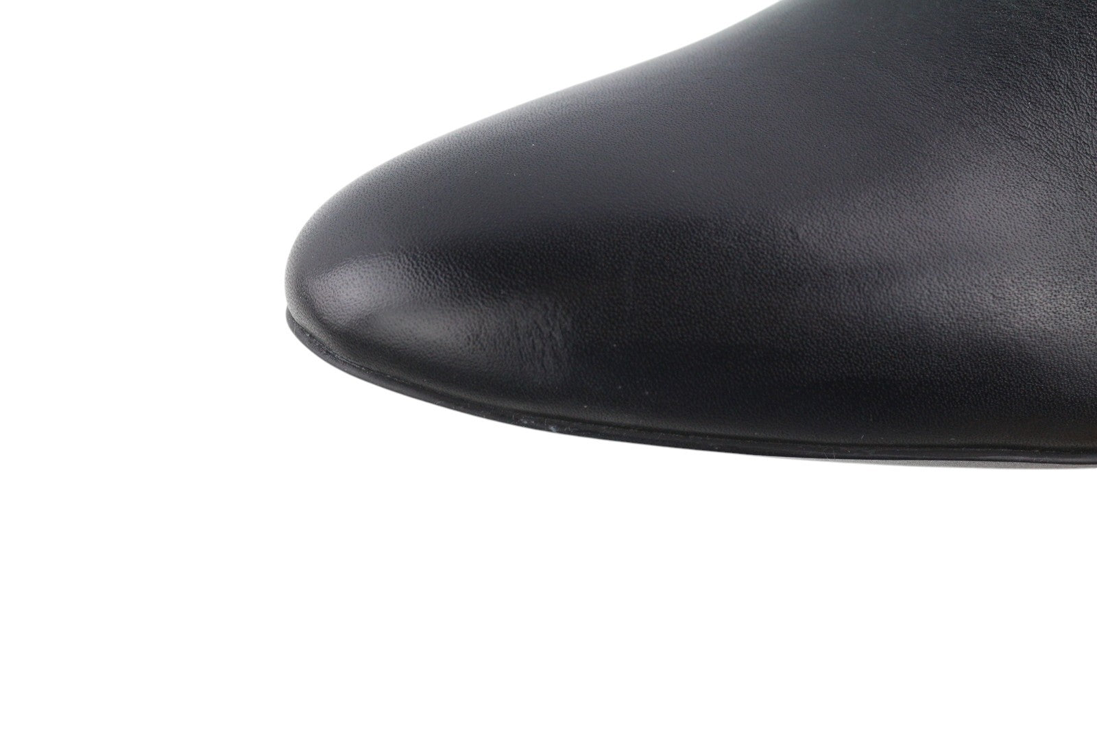 DIESEL D-Texanne CH moteriški aulinukai, juodos odos, 38 dydžio, migdolų spalvos, iki kulkšnies, rekomenduojama kaina – 290 €. Kulnas. 