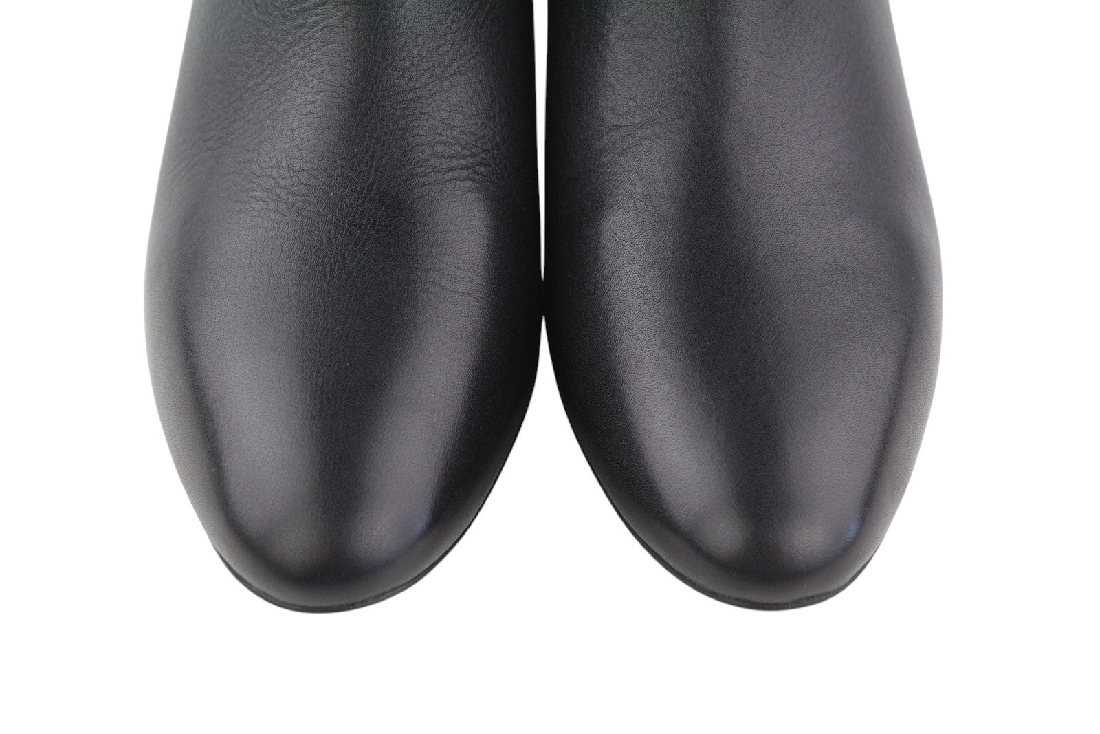 DIESEL D-Texanne CH moteriški aulinukai, juodos odos, 38 dydžio, migdolų spalvos, iki kulkšnies, rekomenduojama kaina – 290 €. Kulnas. 