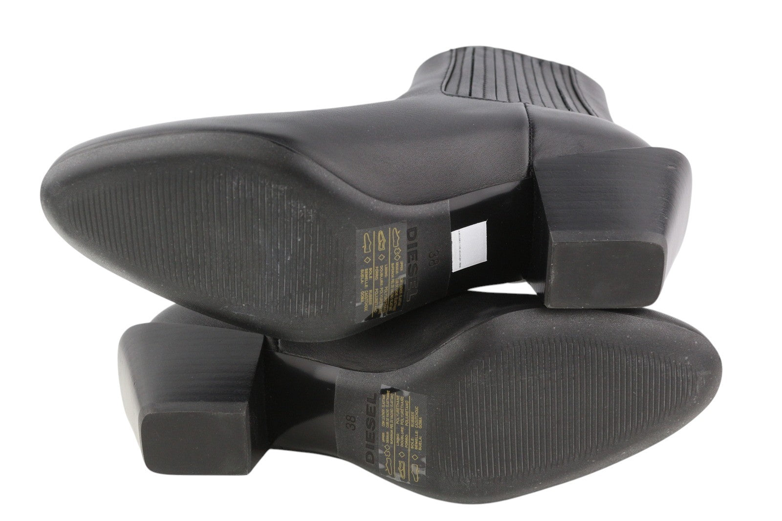 DIESEL D-Texanne CH moteriški aulinukai, juodos odos, 38 dydžio, migdolų spalvos, iki kulkšnies, rekomenduojama kaina – 290 €. Kulnas. 