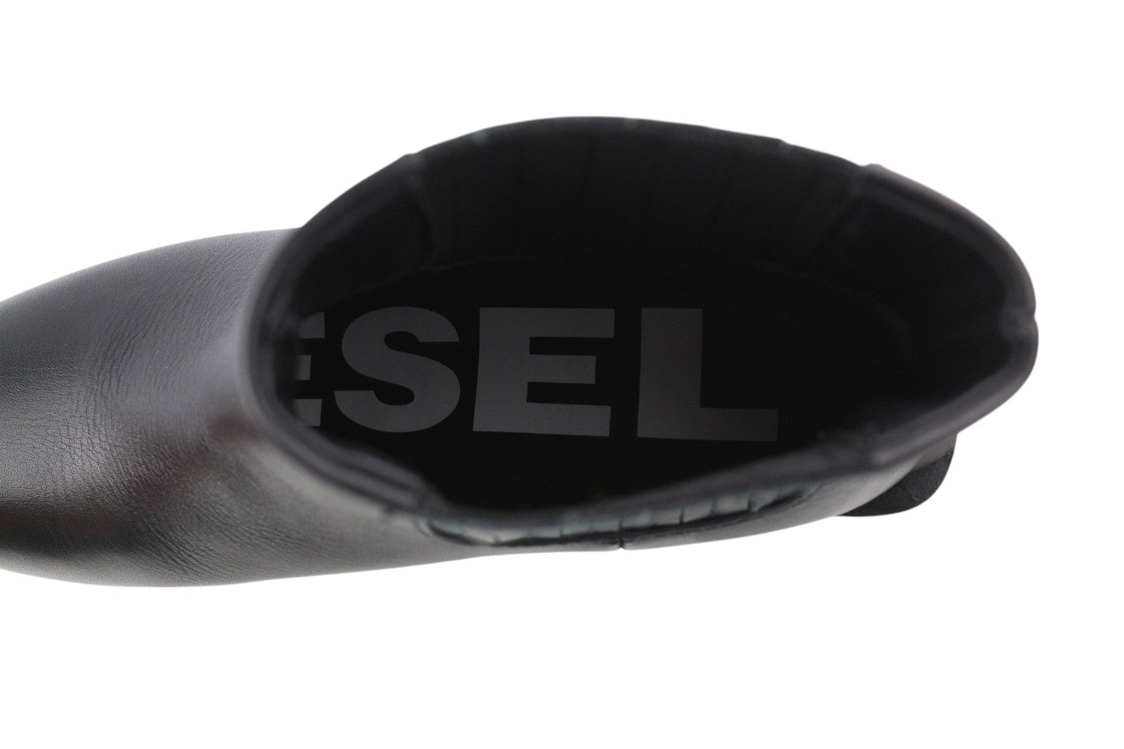 DIESEL D-Texanne CH moteriški aulinukai, juodos odos, 38 dydžio, migdolų spalvos, iki kulkšnies, rekomenduojama kaina – 290 €. Kulnas. 