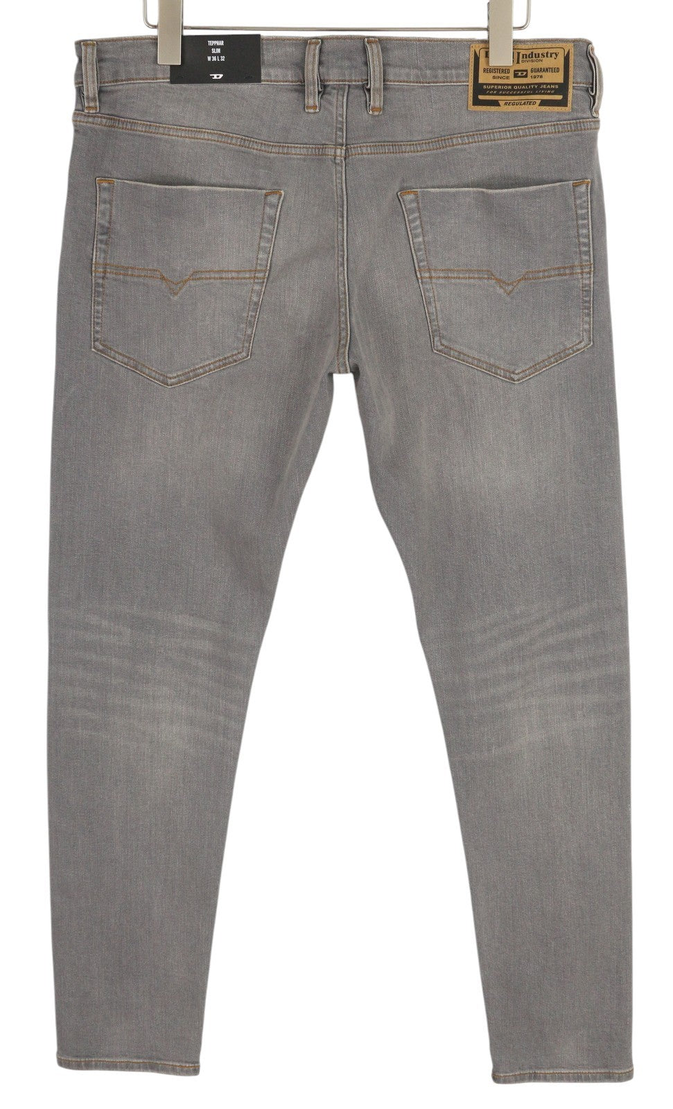 DIESEL Tepphar RB061 vyriški džinsai W36/L32 Slim su sagomis, skalbtos pilkos spalvos, rekomenduojama kaina – 175 € 