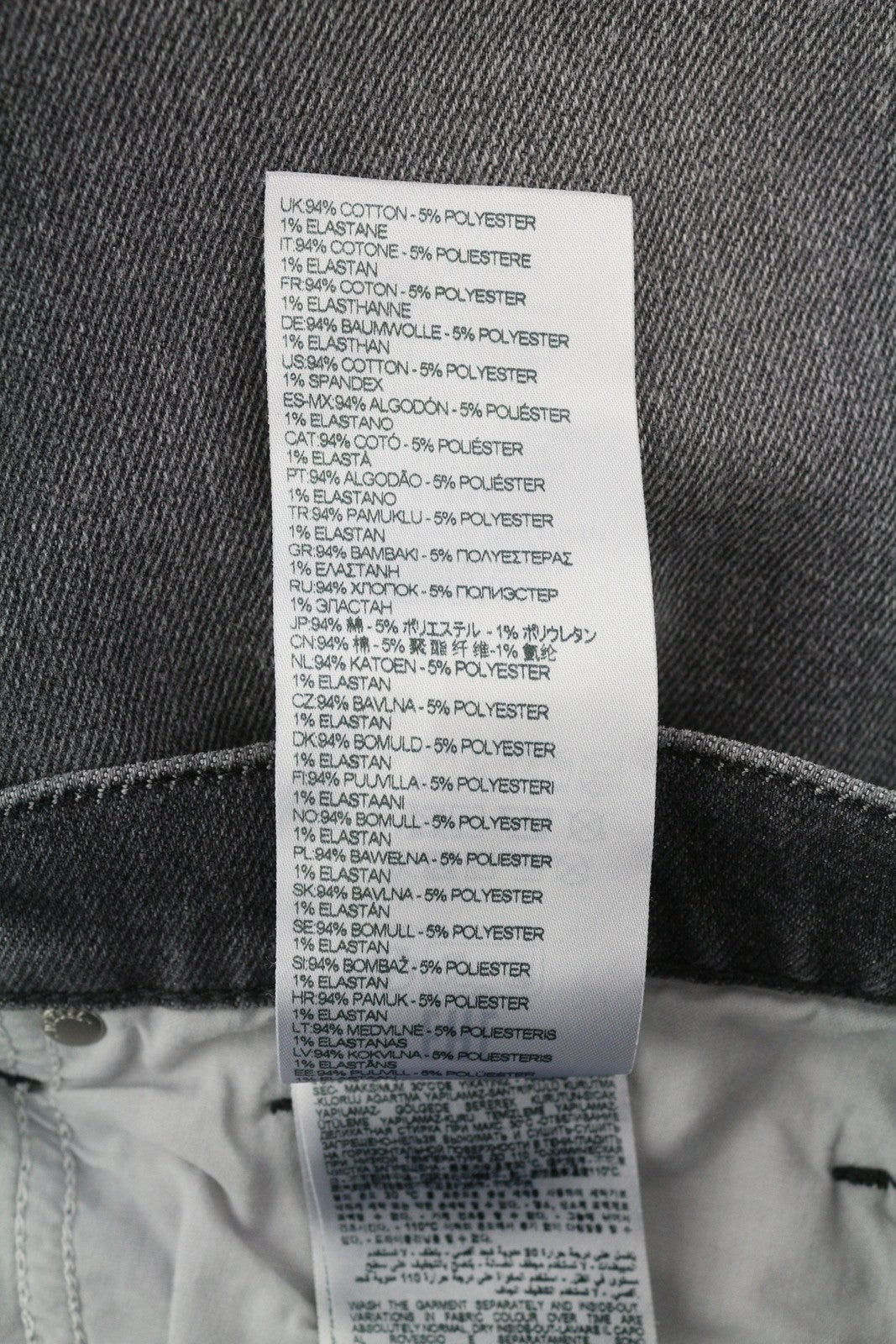 DIESEL Tepphar-X R975F vyriški džinsai W36/L32 aptempti, su sagomis, skalbtos pilkos spalvos, rekomenduojama kaina – 175 € 