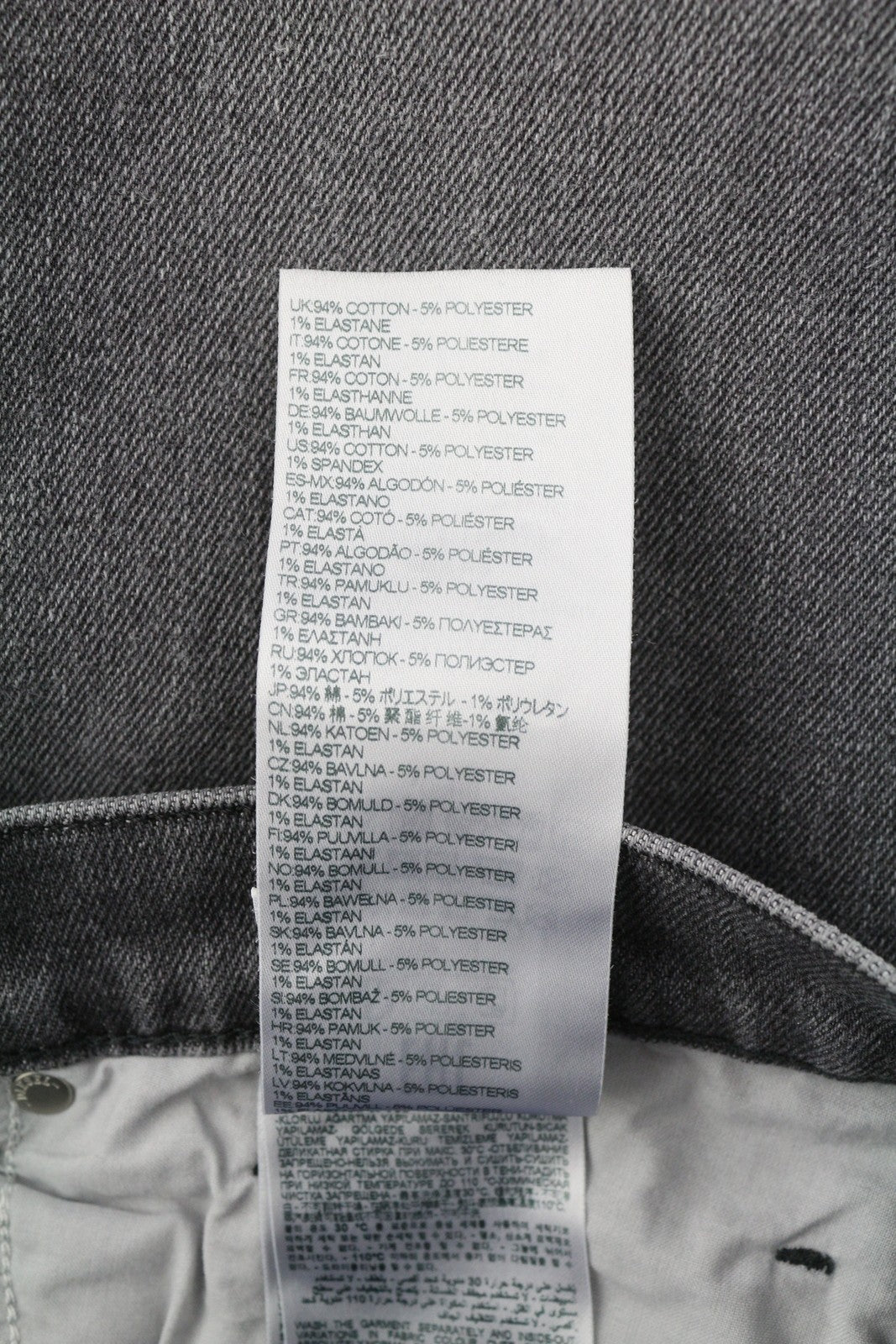 DIESEL Tepphar-X R975F vyriški džinsai W33/L32 aptempti, su sagomis, skalbtos pilkos spalvos, rekomenduojama kaina – 175 € 