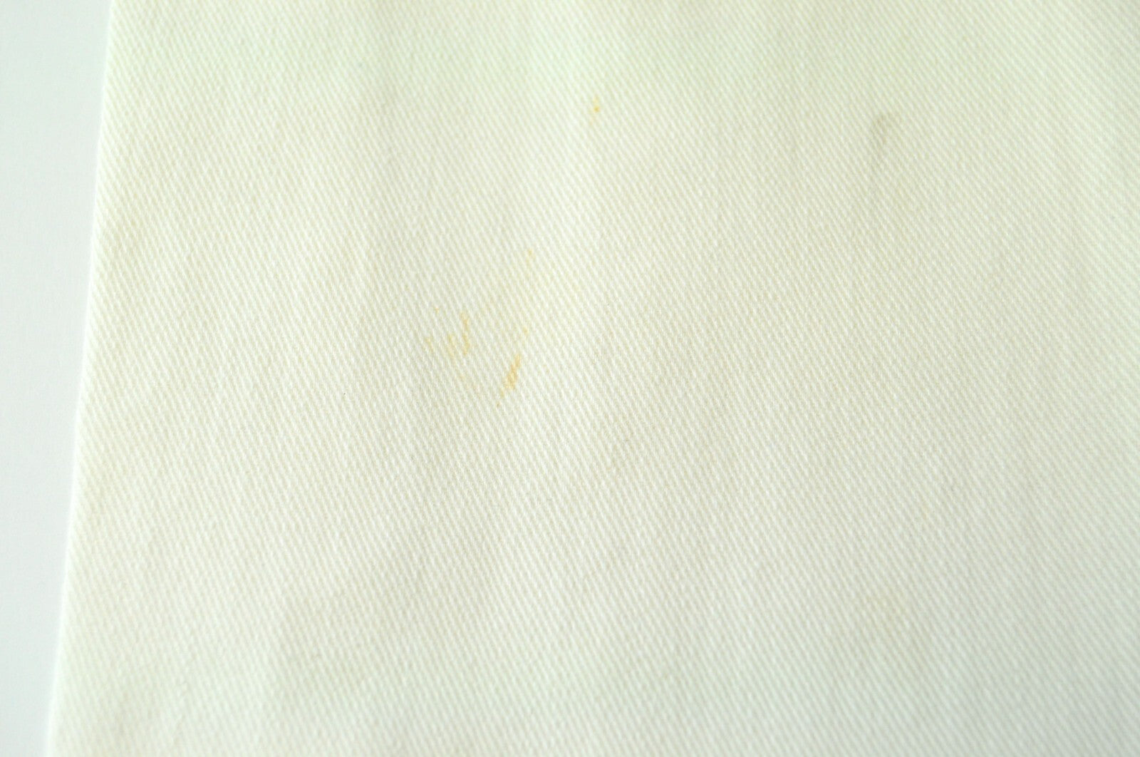 MAISON SCOTCH moteriški džinsai W28/L30 aptempti balti su nutrintais kraštais ir užtrauktuku „Parisienne“ 