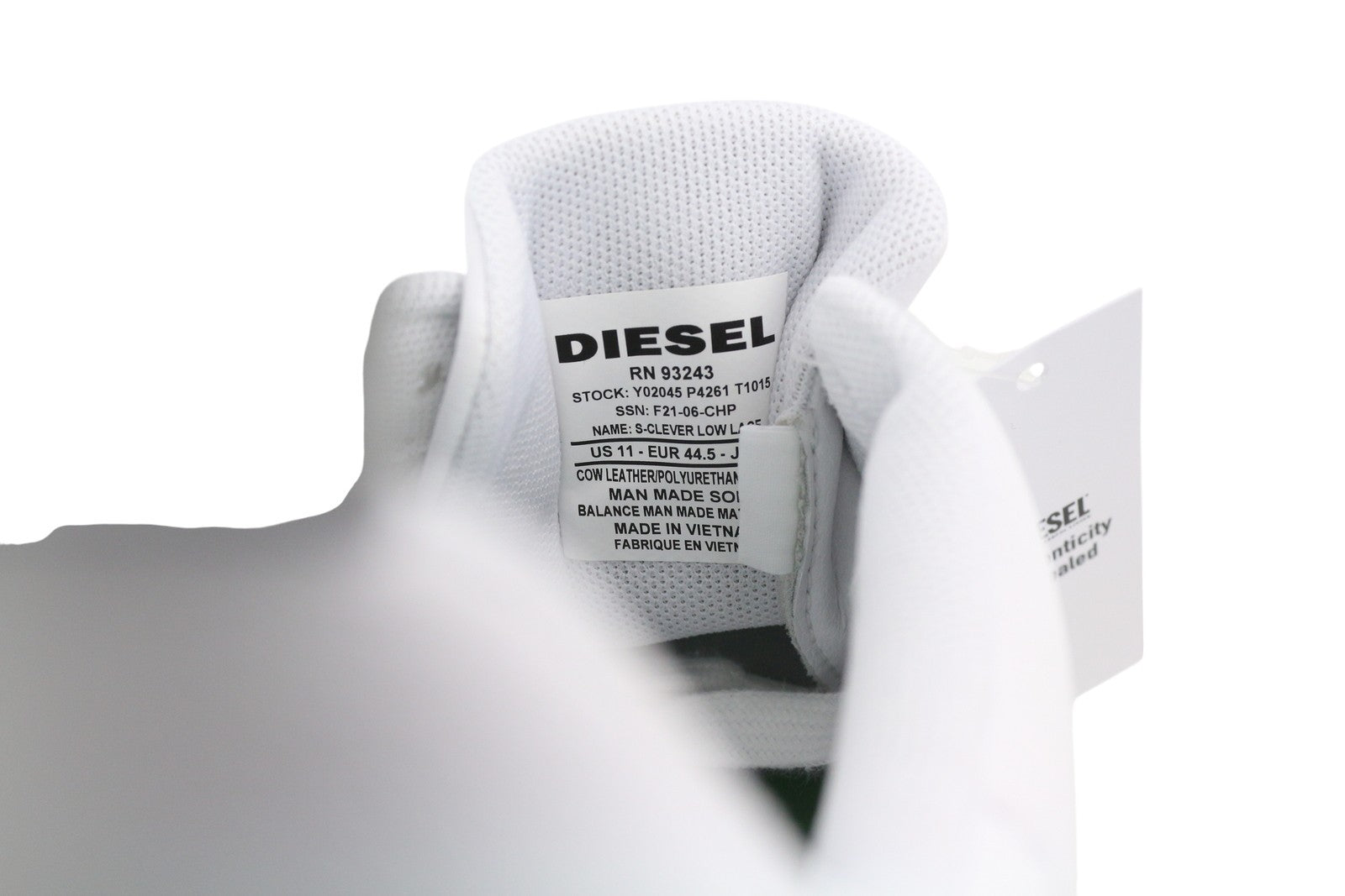 DIESEL S-Clever žemi nėrinių vyriški sportbačiai, 44.5 EU, baltos odos, migdolų nosis, rekomenduojama kaina – 140 € 