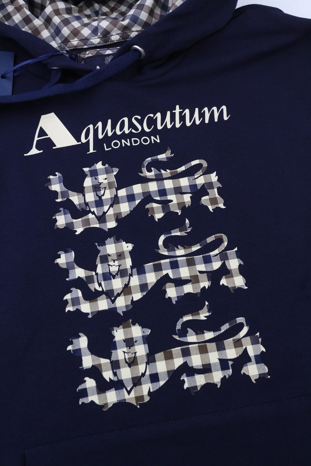 AQUASCUTUM FCIA21 vyriškas džemperis su gobtuvu, mėlynas, su kengūros kišene ir logotipu. 