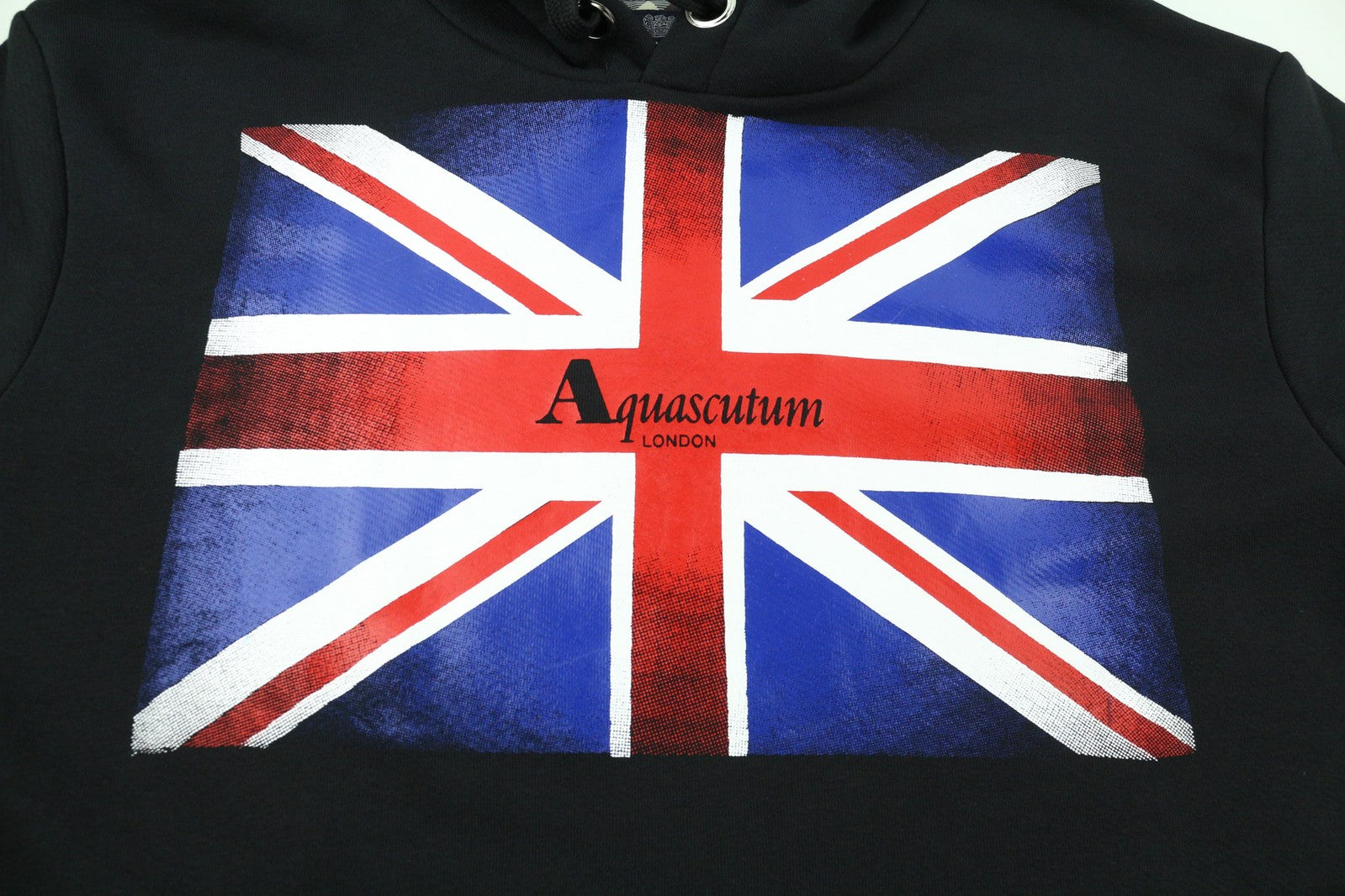 AQUASCUTUM FAI003 vyriškas džemperis su gobtuvu, juodas, su kengūros kišene ir logotipu. 