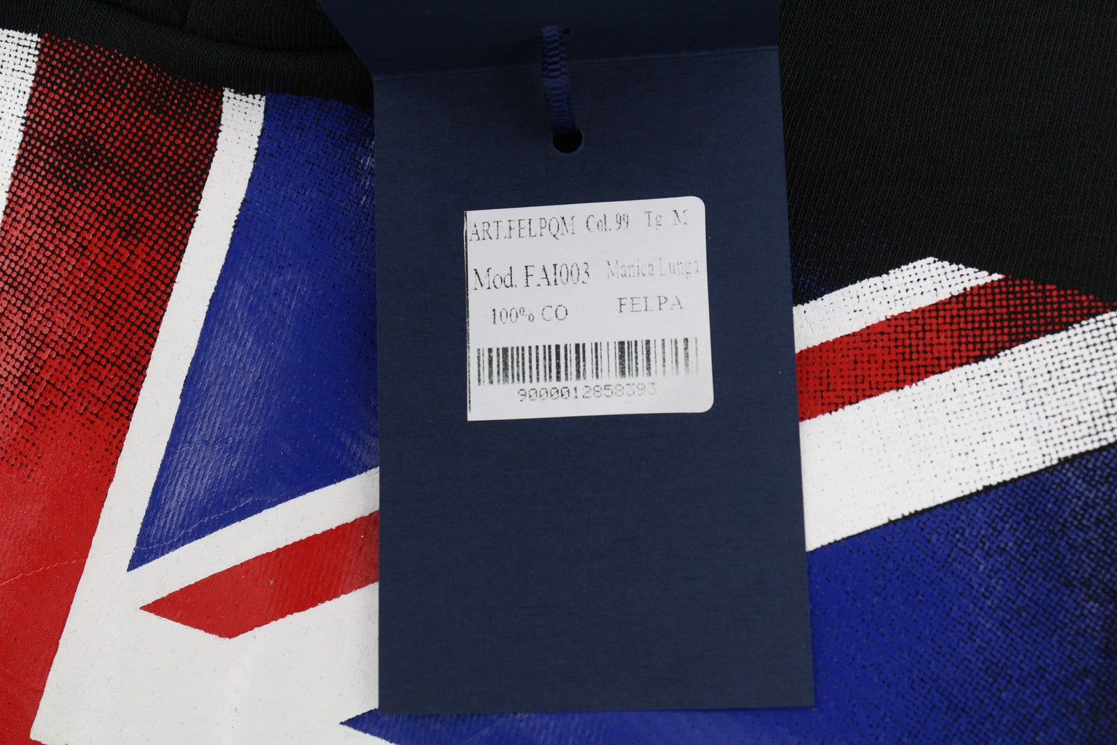 AQUASCUTUM FAI003 vyriškas džemperis su gobtuvu, juodas, su kengūros kišene ir logotipu. 