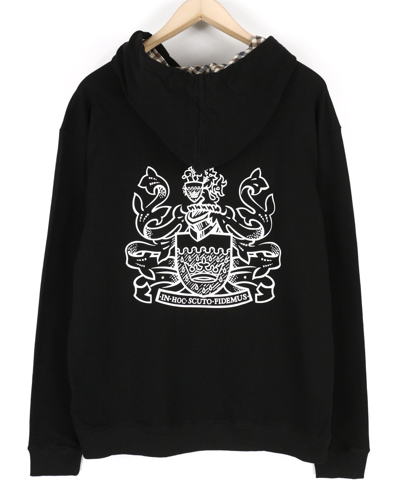 AQUASCUTUM FCIA18 vyriškas džemperis su gobtuvu, XL dydžio, juodas, su kengūros kišene ir dirželiais. 