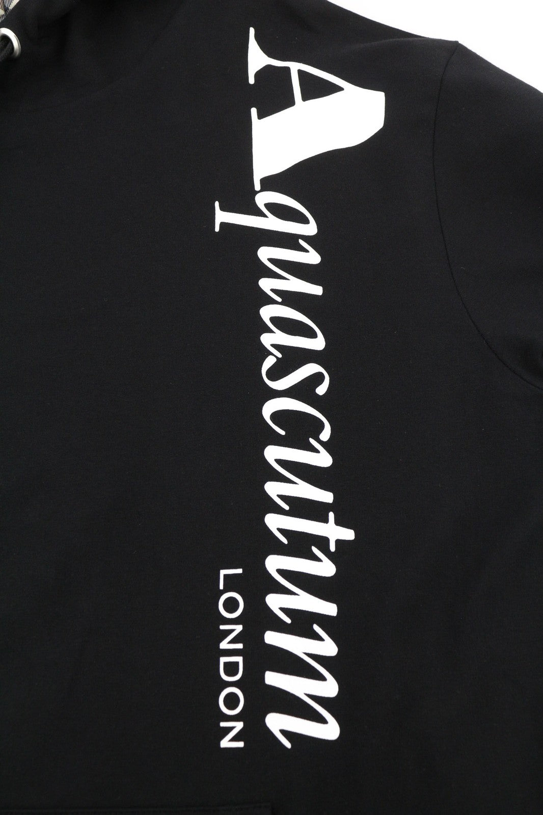 AQUASCUTUM FCIA18 vyriškas džemperis su gobtuvu, XL dydžio, juodas, su kengūros kišene ir dirželiais. 