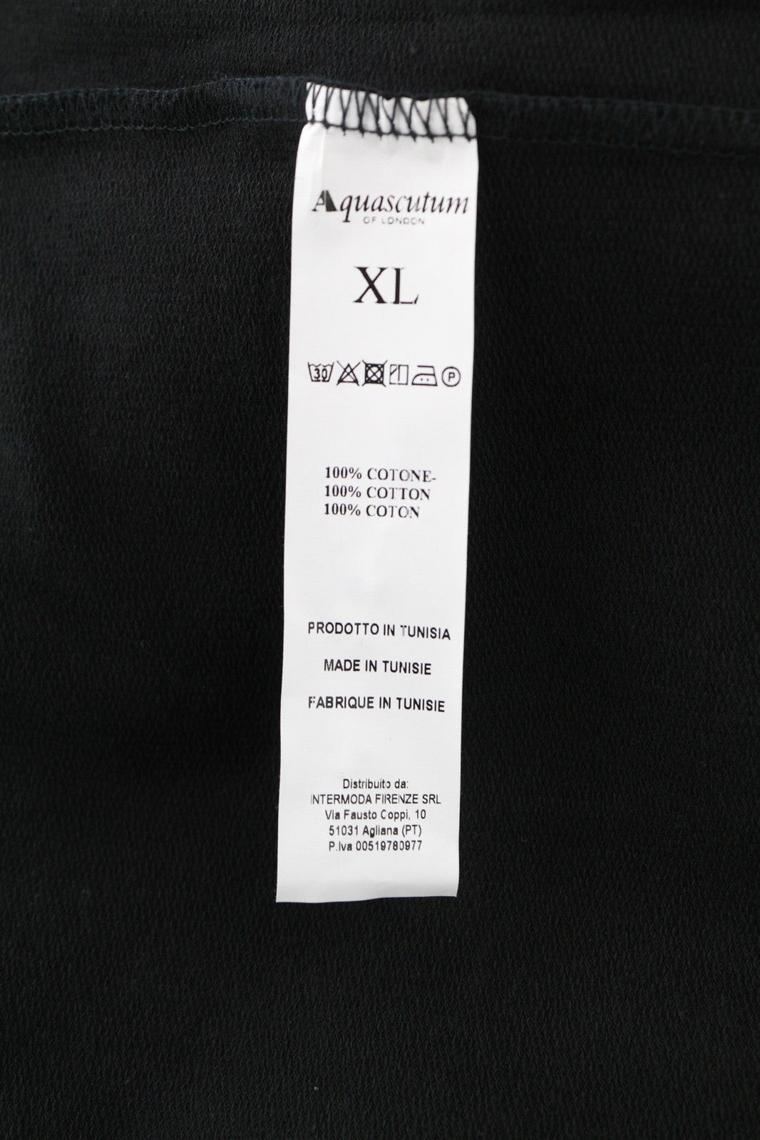 AQUASCUTUM FCIA18 vyriškas džemperis su gobtuvu, XL dydžio, juodas, su kengūros kišene ir dirželiais. 