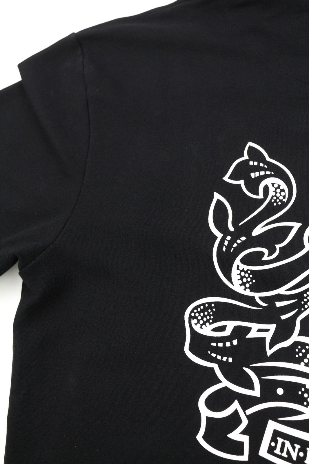 AQUASCUTUM FCIA18 vyriškas džemperis su gobtuvu, L dydžio, juodas, su kengūros kišene ir gobtuvu ant dirželių, su logotipu. 