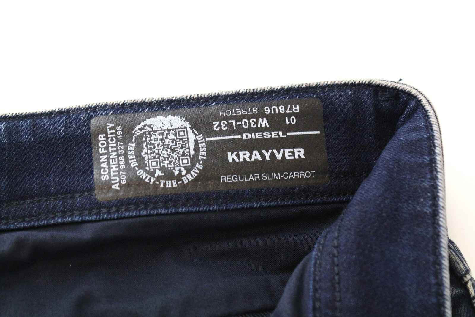 DIESEL Krayver R78U6 vyriški mėlyni medvilniniai ploni morkų kirpimo džinsai W30 L32 