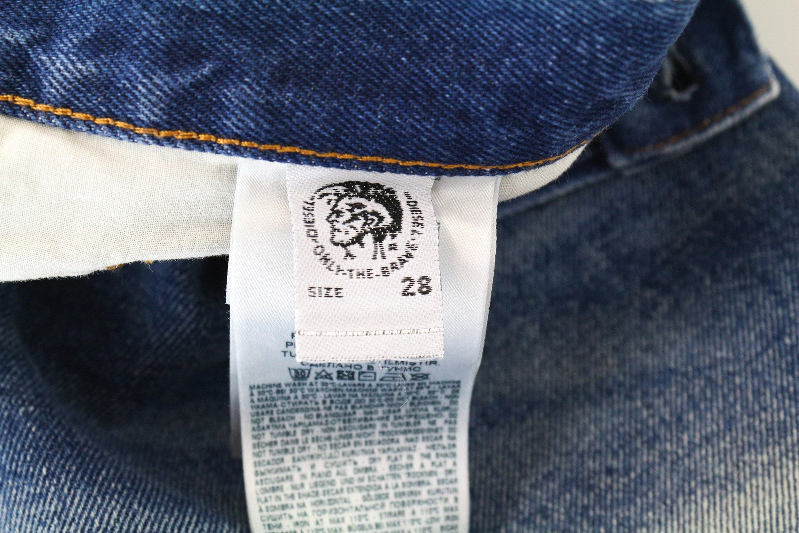 DIESEL D-Aygle 0076Y vyriški mėlyni skalbti džinsai W28 L30 siaurėjantys grynos medvilnės džinsai 