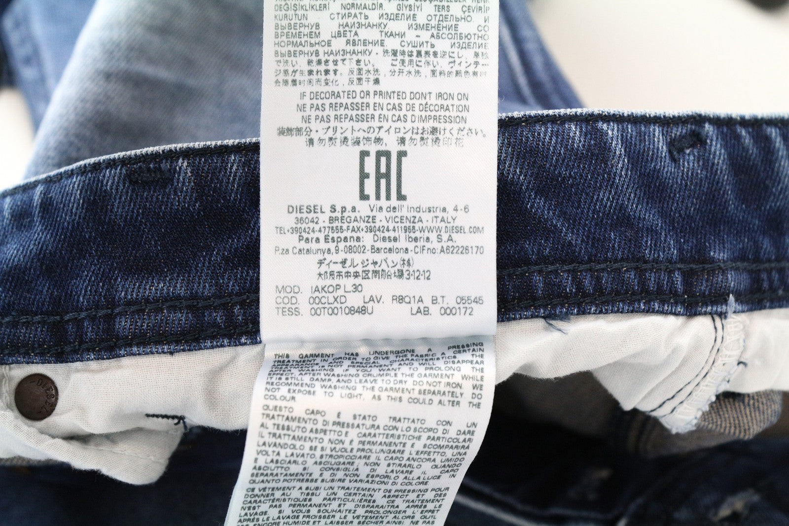 DIESEL Iakop R8Q1A vyriški ploni siaurėjantys džinsai W28 L30 mėlyni medvilniniai tamprūs džinsai su plėšytomis siūlėmis 