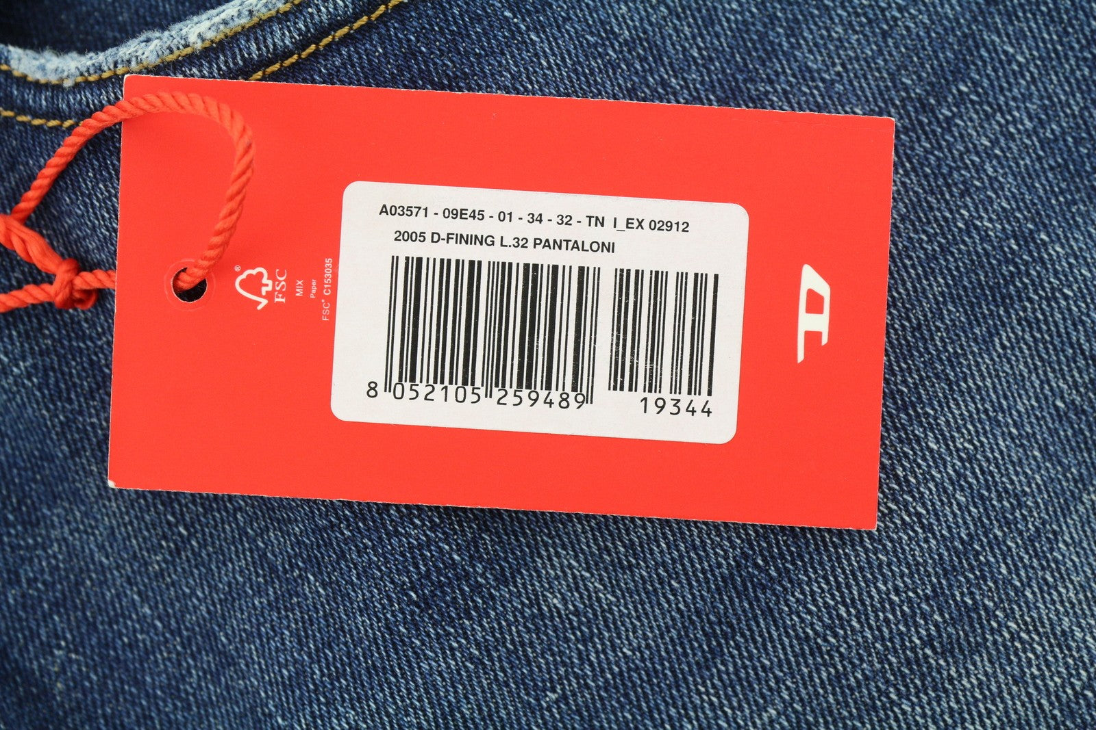 DIESEL 2005 D-Fining 09E45 vyriški džinsai W34/L32 skalbtos mėlynos spalvos, dirbtinės odos, rekomenduojama mažmeninė kaina – 175 € 