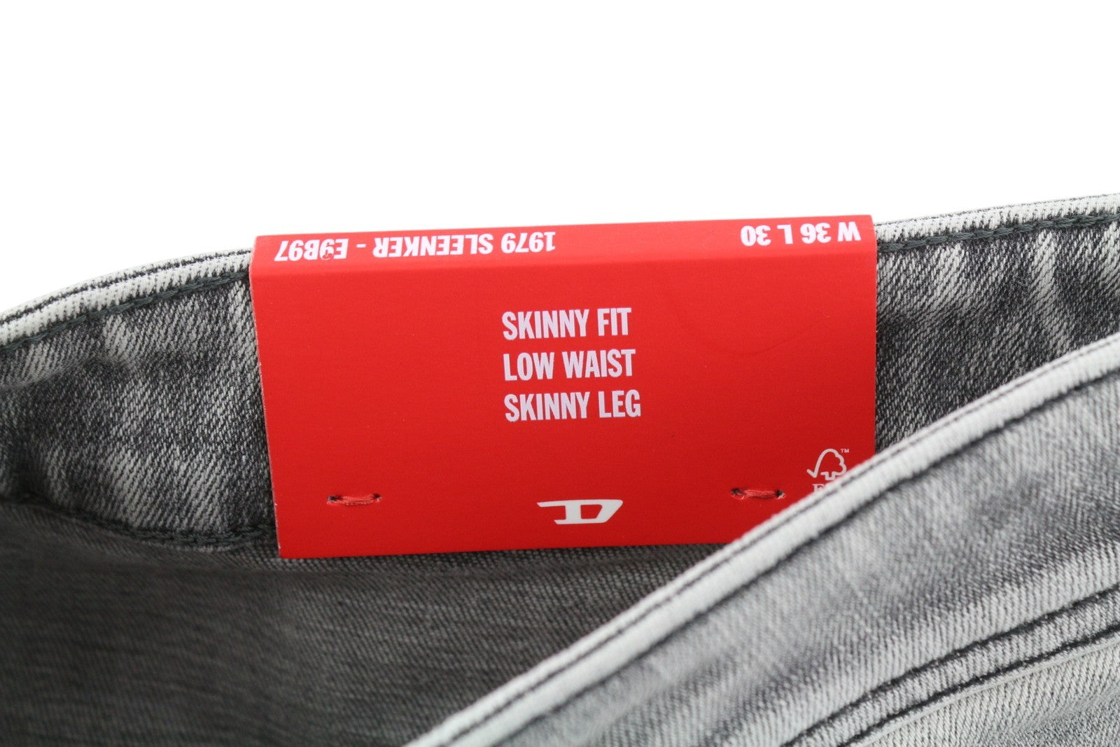 DIESEL 1979 Sleenker E9B97 vyriški džinsai W36/L30 aptempti, žemo juosmens, su gobtuvu, rekomenduojama kaina – 250 € 