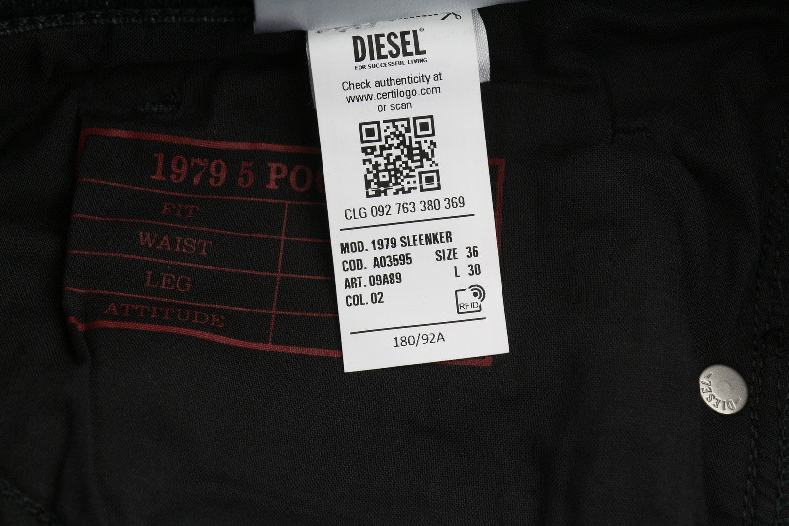 DIESEL 1979 Sleenker 09A89 vyriški džinsai W36/L30 Skinny Distress juodi, rekomenduojama kaina 275 € 