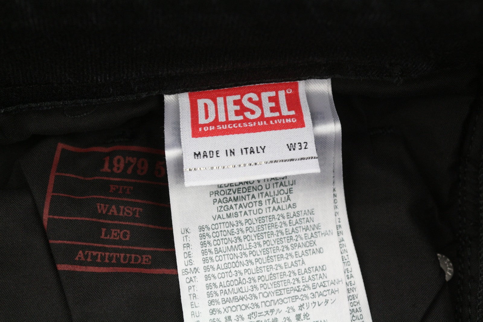 DIESEL 1979 Sleenker 09A89 vyriški džinsai W32/L32 Skinny Distress juodi, rekomenduojama kaina 275 € 