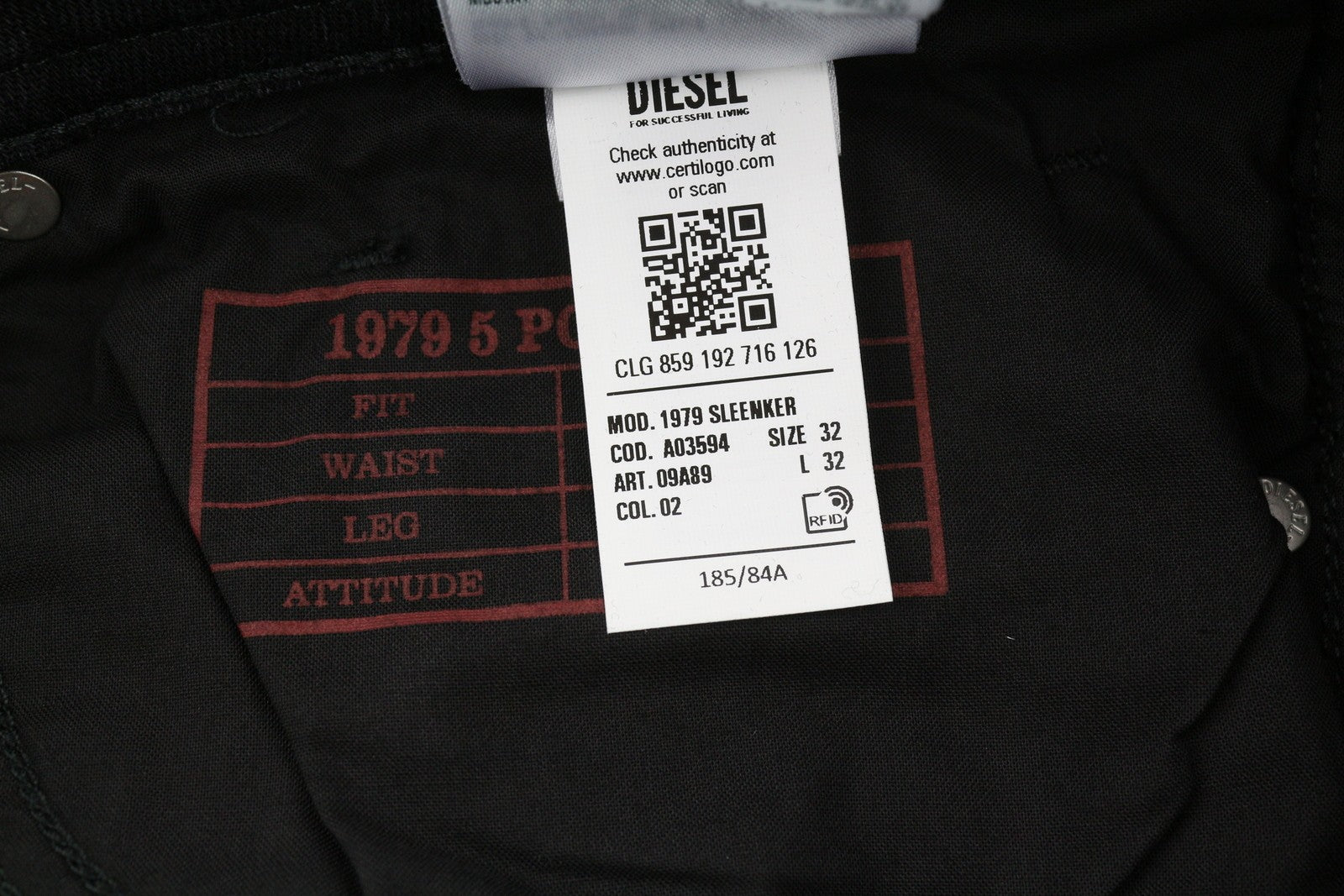 DIESEL 1979 Sleenker 09A89 vyriški džinsai W32/L32 Skinny Distress juodi, rekomenduojama kaina 275 € 
