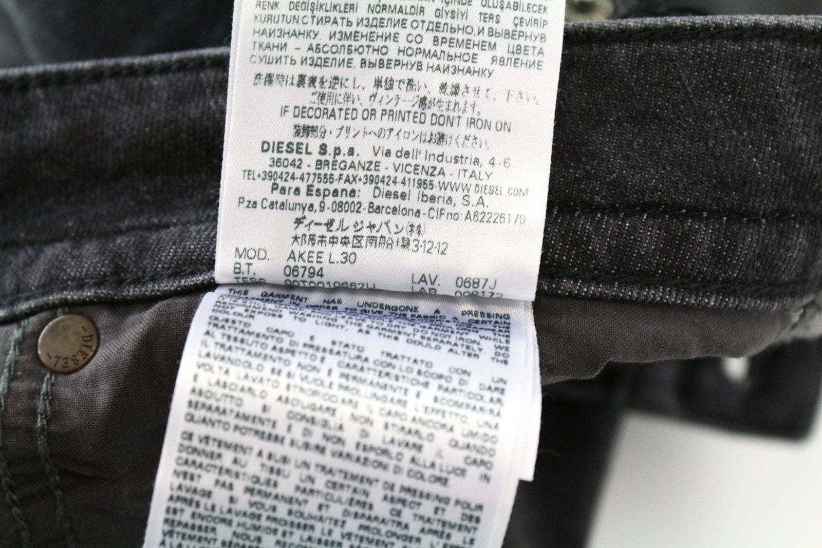 DIESEL Akee 0687J Slim Taper Grey Fit vyriški tamprūs džinsai W27 L30