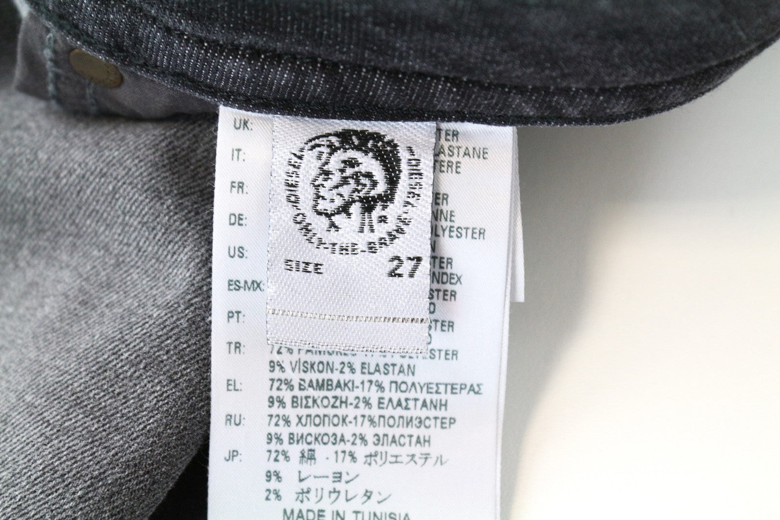 DIESEL Akee 0687J W27 L30 Slim Taper Fit vyriški džinsai iš skalbtos pilkos medvilnės, tamprios medžiagos