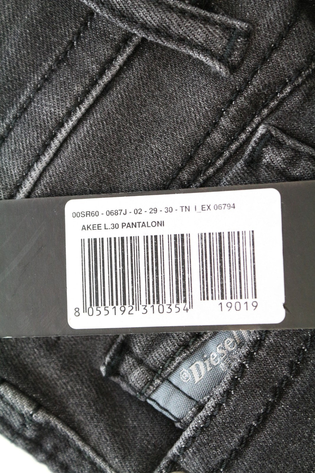 DIESEL Akee 0687J Slim Taper Fit W29 L30 Denim pilki tamprūs medvilniniai džinsai vyrams 