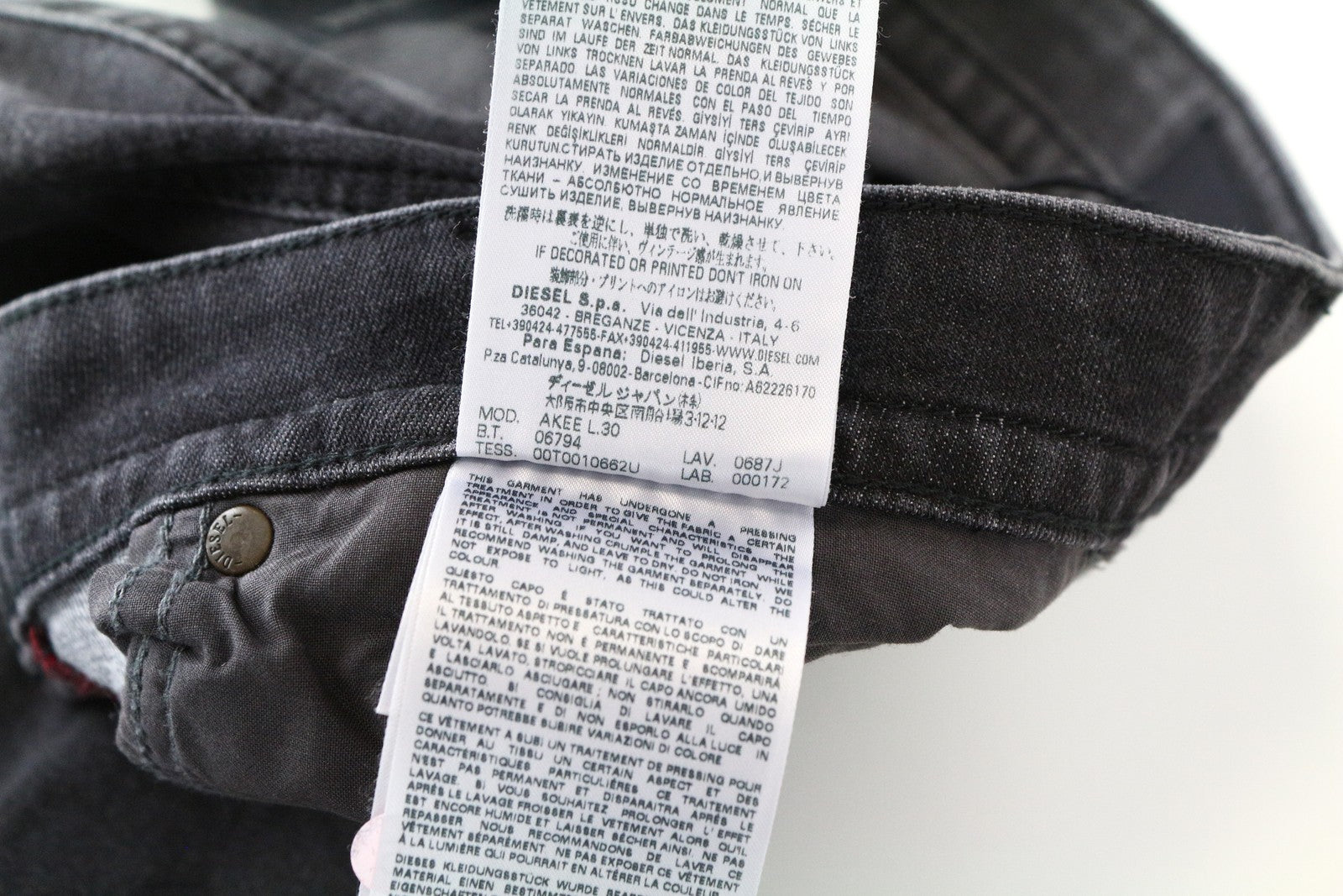 DIESEL Akee 0687J Slim Taper Fit W29 L30 Denim pilki tamprūs medvilniniai džinsai vyrams 