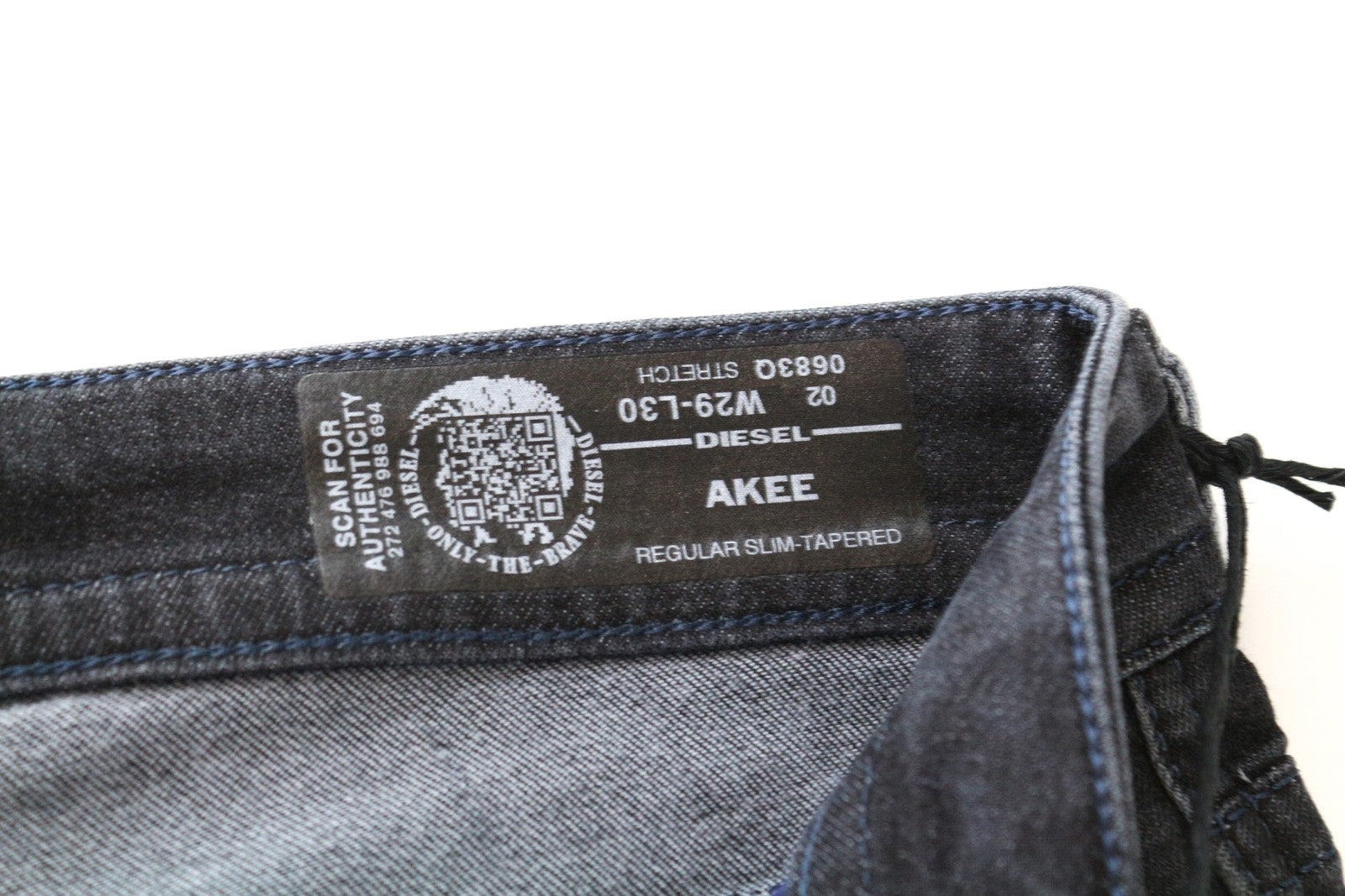 DIESEL Akee 0683Q Slim Fit siaurėjančios vyriškos džinsinės kelnės W29 L30 Tamprios medvilnės mėlynos spalvos 