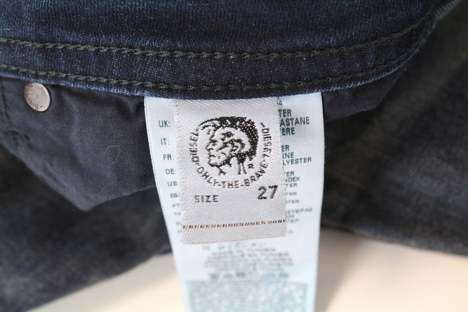 DIESEL Buster R78U6 mėlyni W27 L30 ploni, siaurėjantys vyriški džinsai su išblukusiu raštu. 