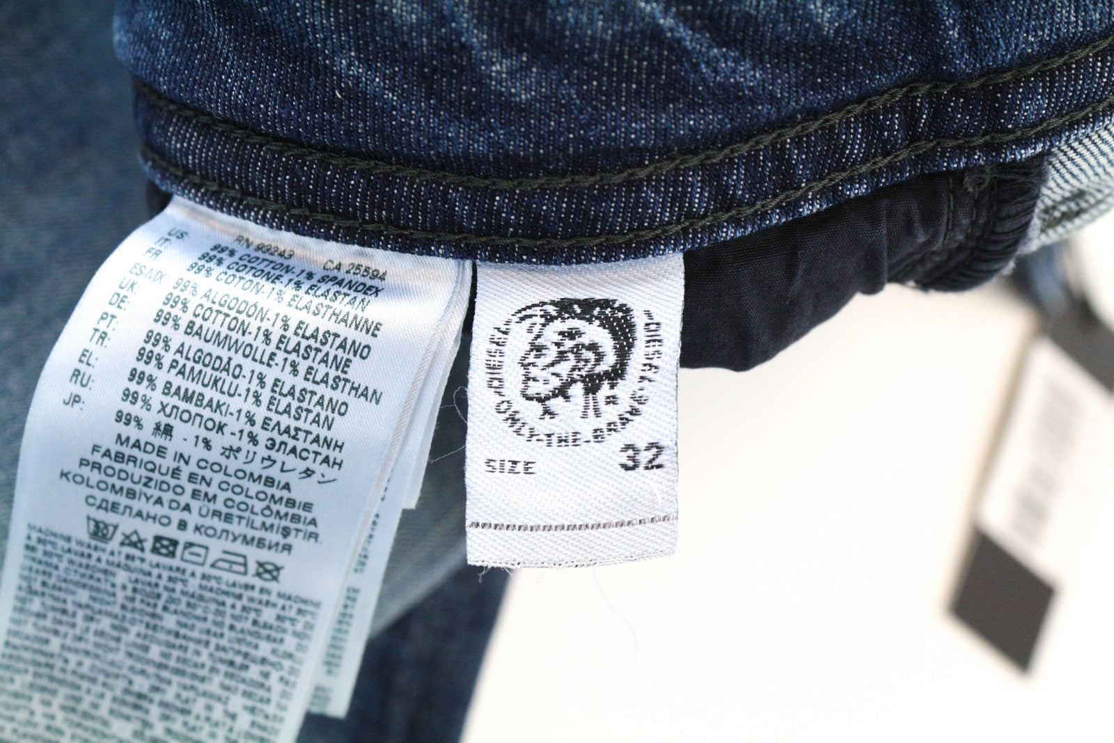 DIESEL Buster CN021 vyriški džinsai W32/L20 mėlyni, tamprūs, švariai apdirbti, siaurėjantys 