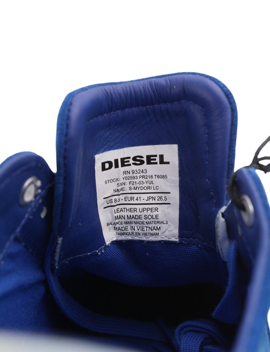 DIESEL S-Mydori LC vyriški sportbačiai, mėlyni, zomšiniai, odiniai, EU41, su raišteliais, rekomenduojama mažmeninė kaina – 200 €. 