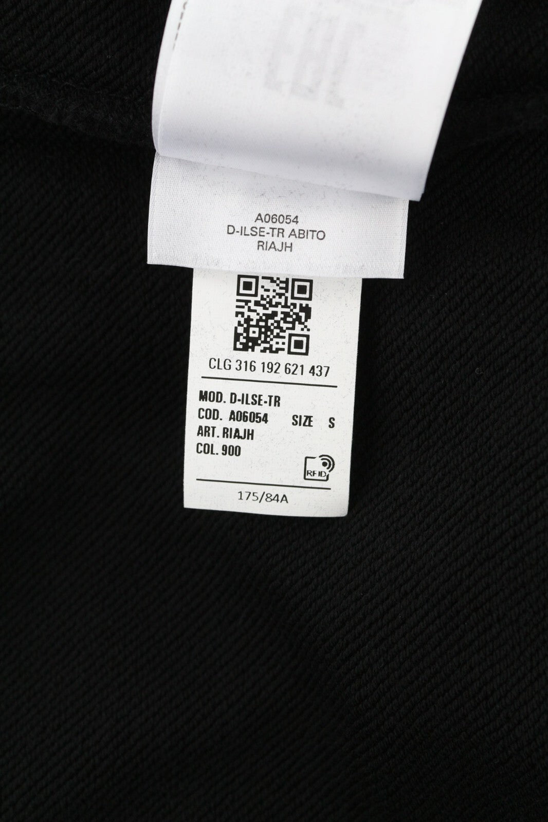 DIESEL D-Ilse TR moteriška suknelė S, juoda, ilgomis rankovėmis, su gobtuvu priekyje ir nugaroje, rekomenduojama kaina – 160 € 