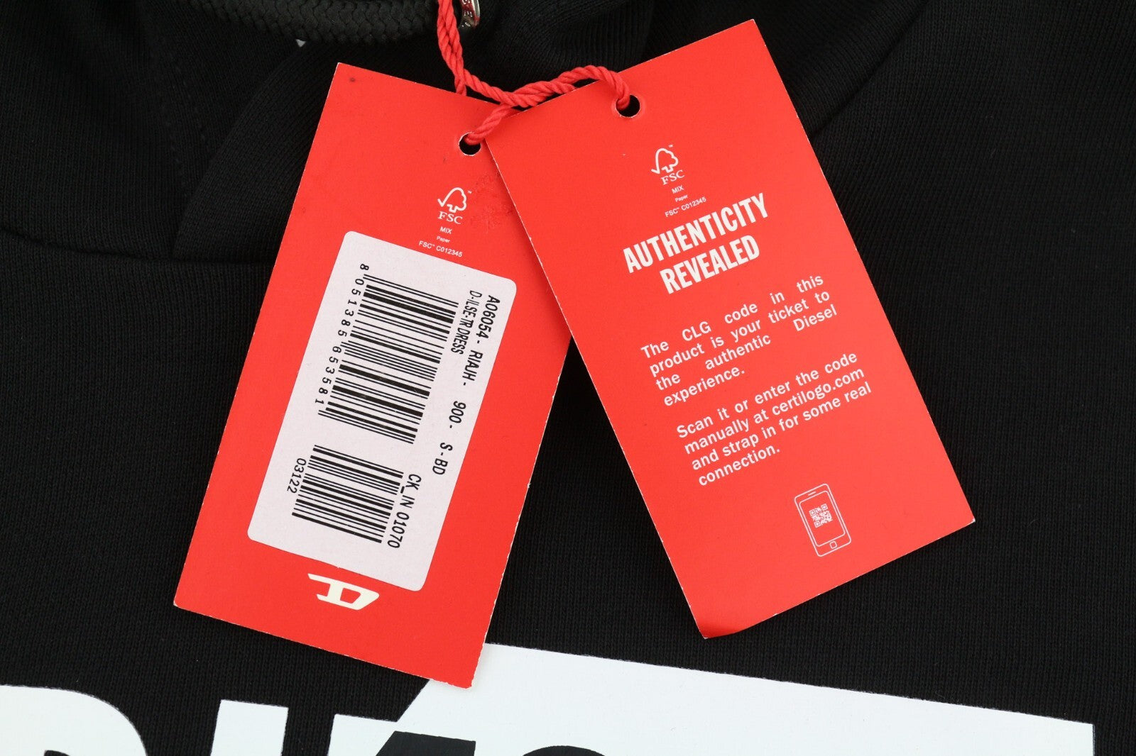 DIESEL D-Ilse TR moteriška suknelė S, juoda, ilgomis rankovėmis, su gobtuvu priekyje ir nugaroje, rekomenduojama kaina – 160 € 