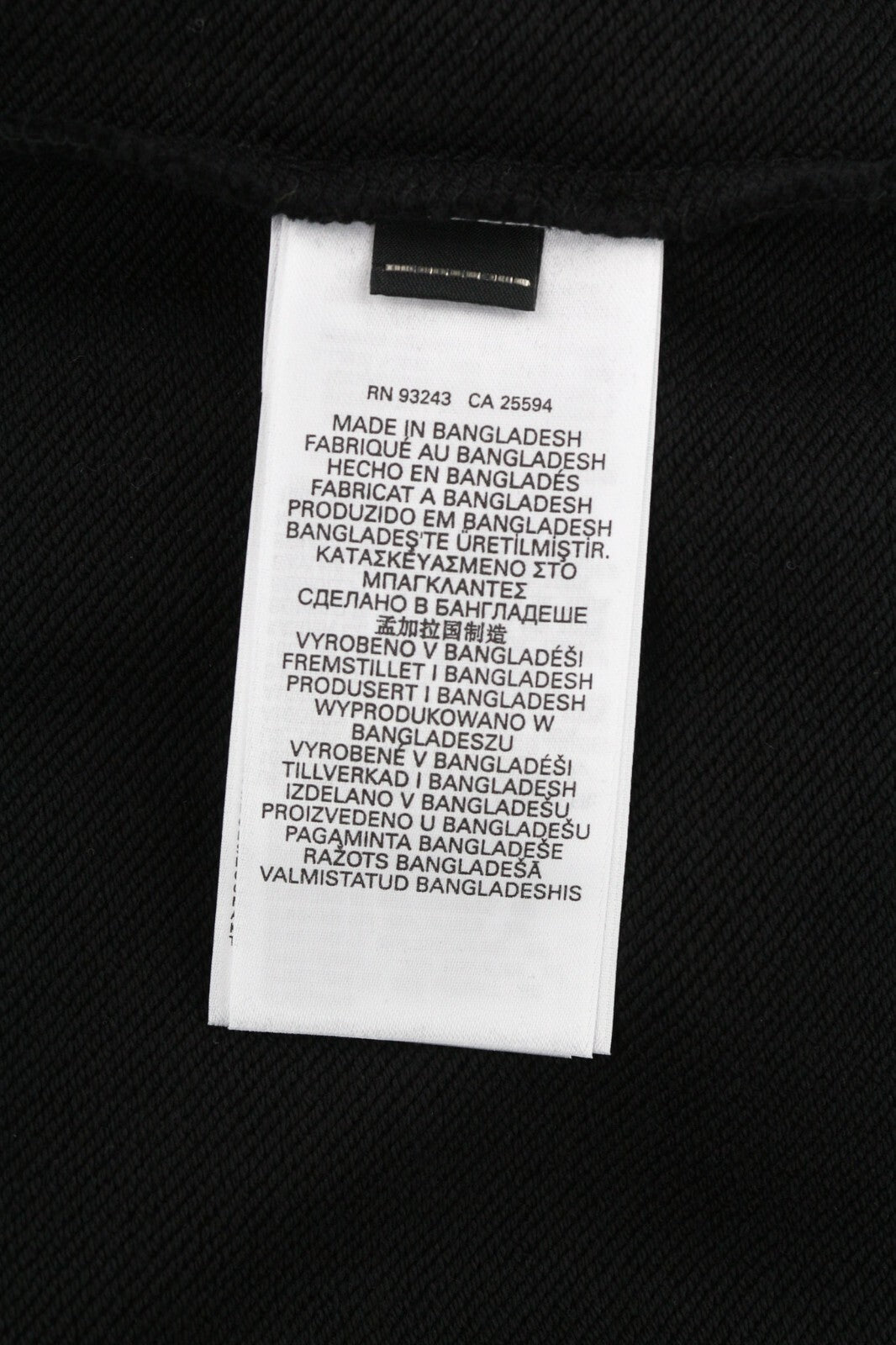 DIESEL D-Ilse TR moteriška suknelė S, juoda, ilgomis rankovėmis, su gobtuvu priekyje ir nugaroje, rekomenduojama kaina – 160 € 