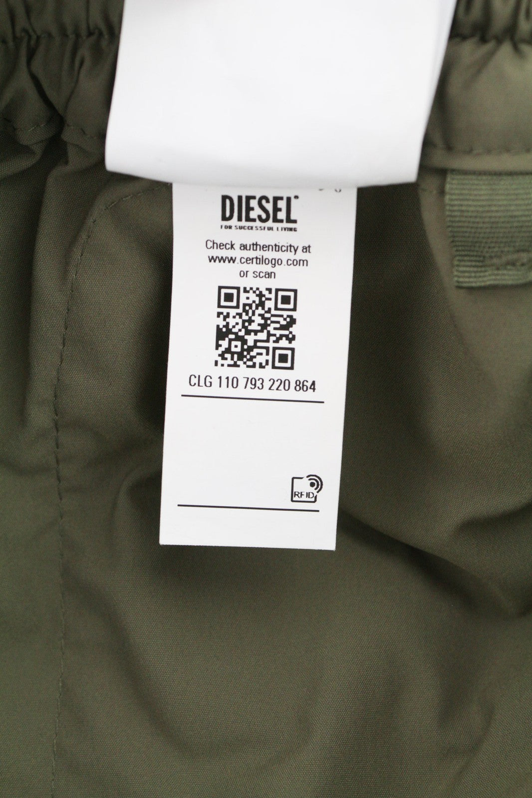 DIESEL P-Troppery moteriškos kelnės S dydžio su užlopytomis kišenėmis, žalios, rekomenduojama kaina – 195 € 