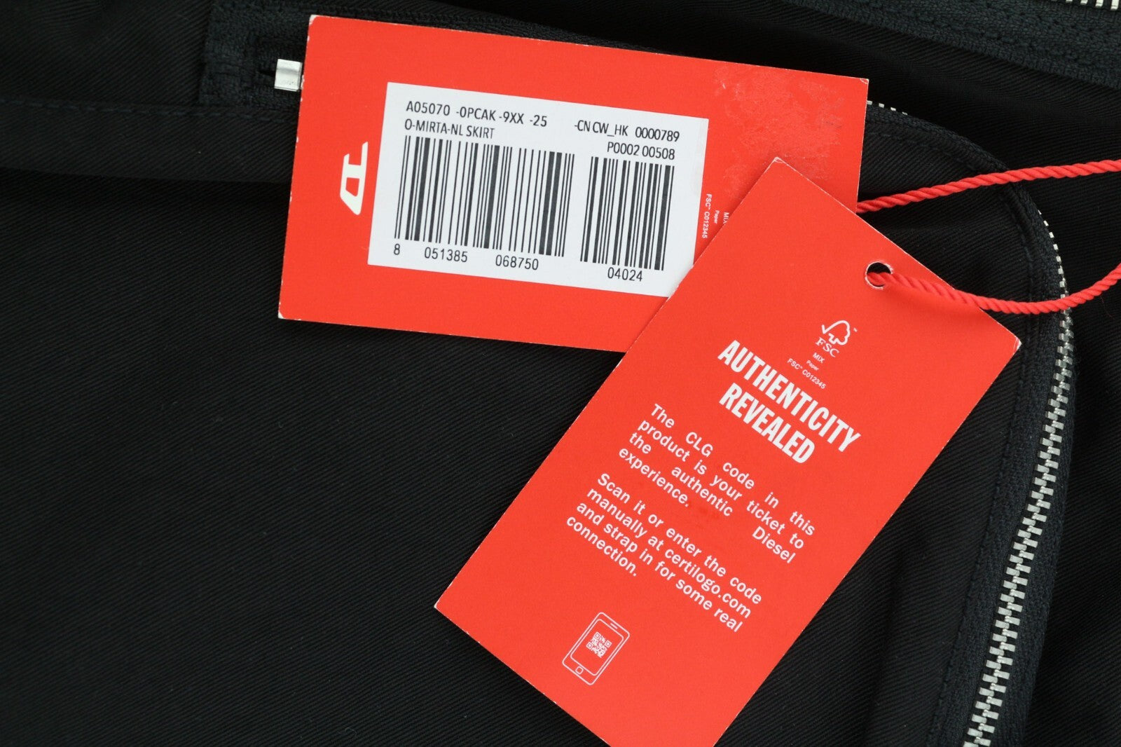 DIESEL O-Mirta-NL moteriškas sijonas, W25, juodas, su tampria juosmens kišene, užtrauktuku. RMK 275 €. 